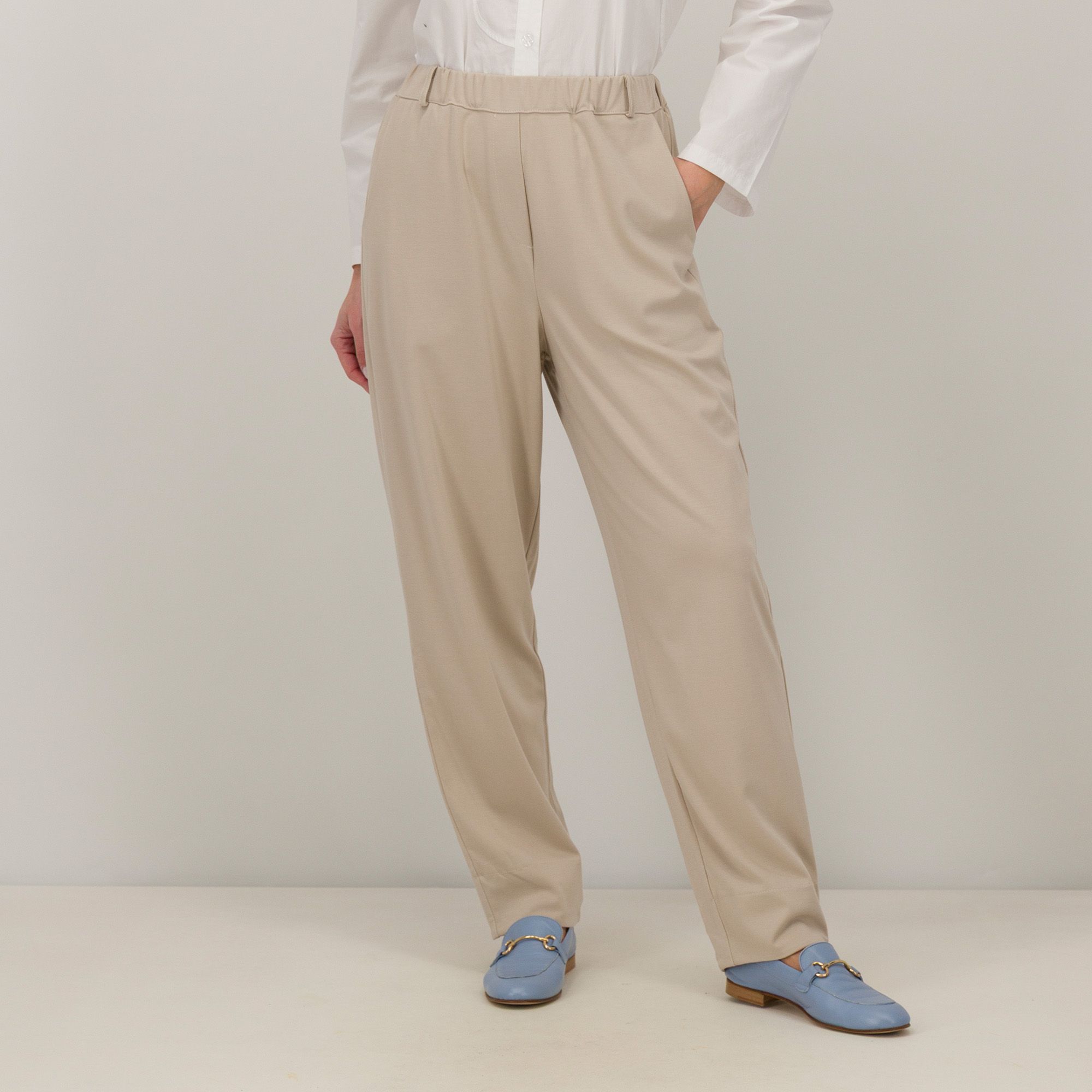 Lucrezia Sciortino
Pantaloni a carota in
punto Milano con
elastico