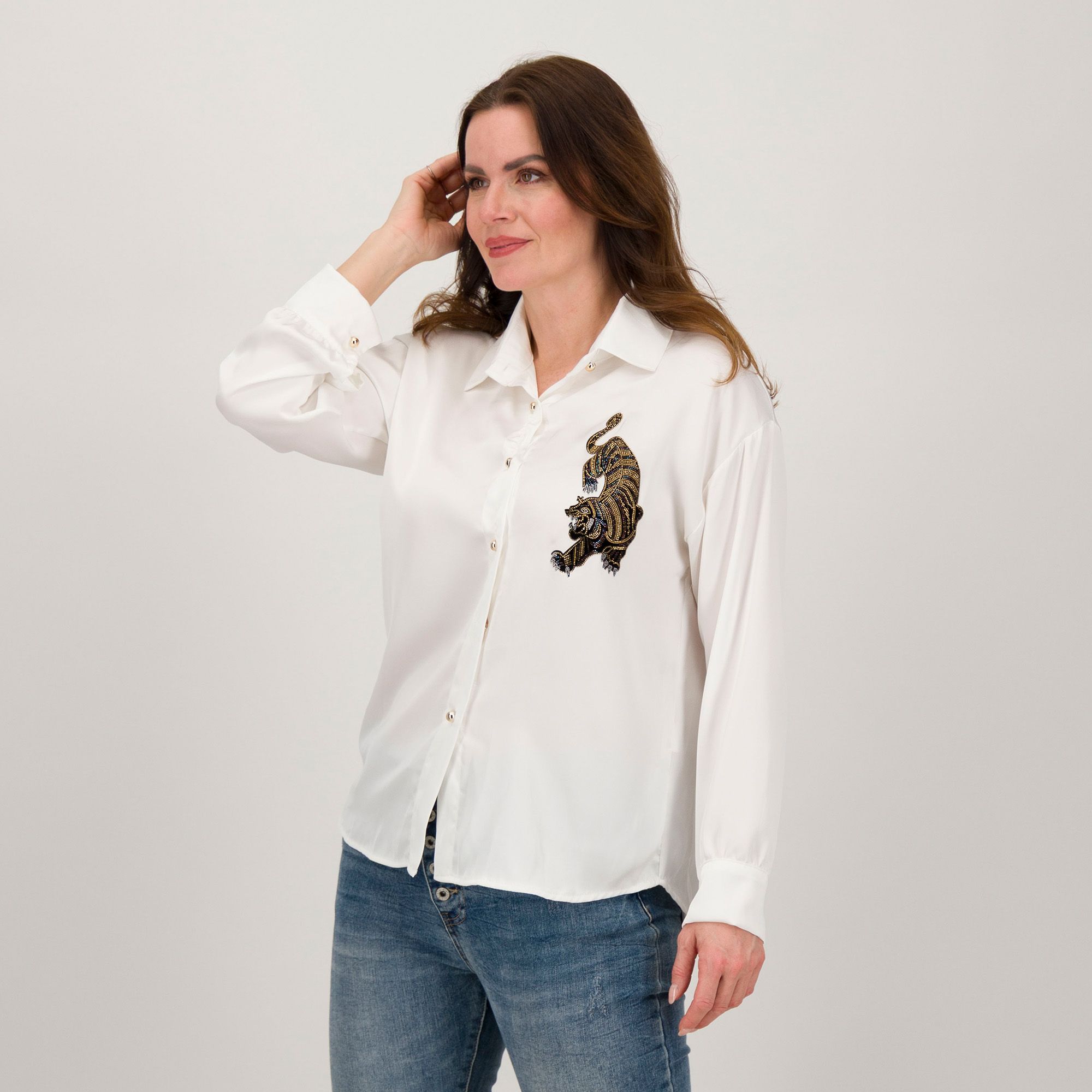 Stefano Ghilardi
Camicia a maniche
lunghe con bottoncini
dorati