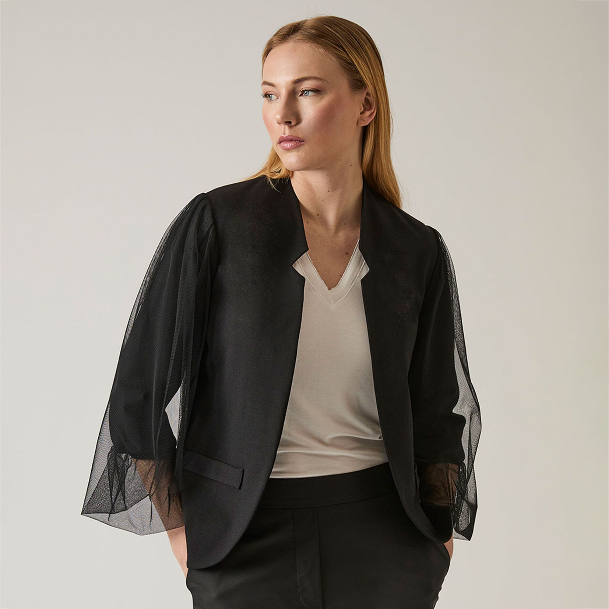 James Lakeland
Giacca in punto
Milano con maniche
a sbuffo doppiate