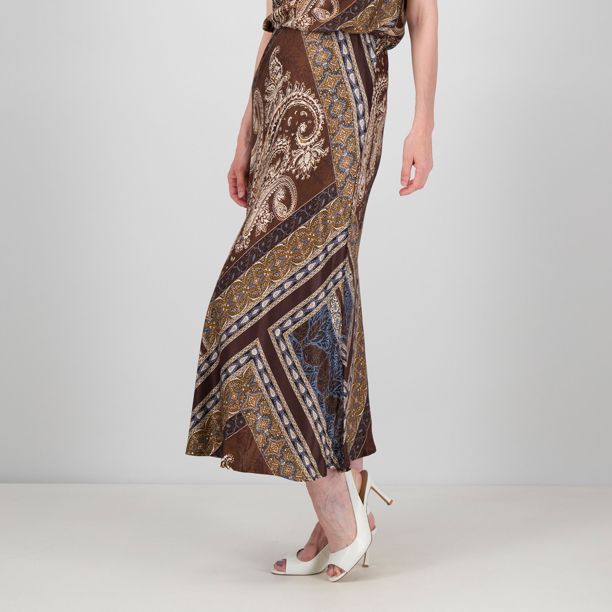 Officina della Moda
Gonna lungfantasia
in raso viscosa
con elastico