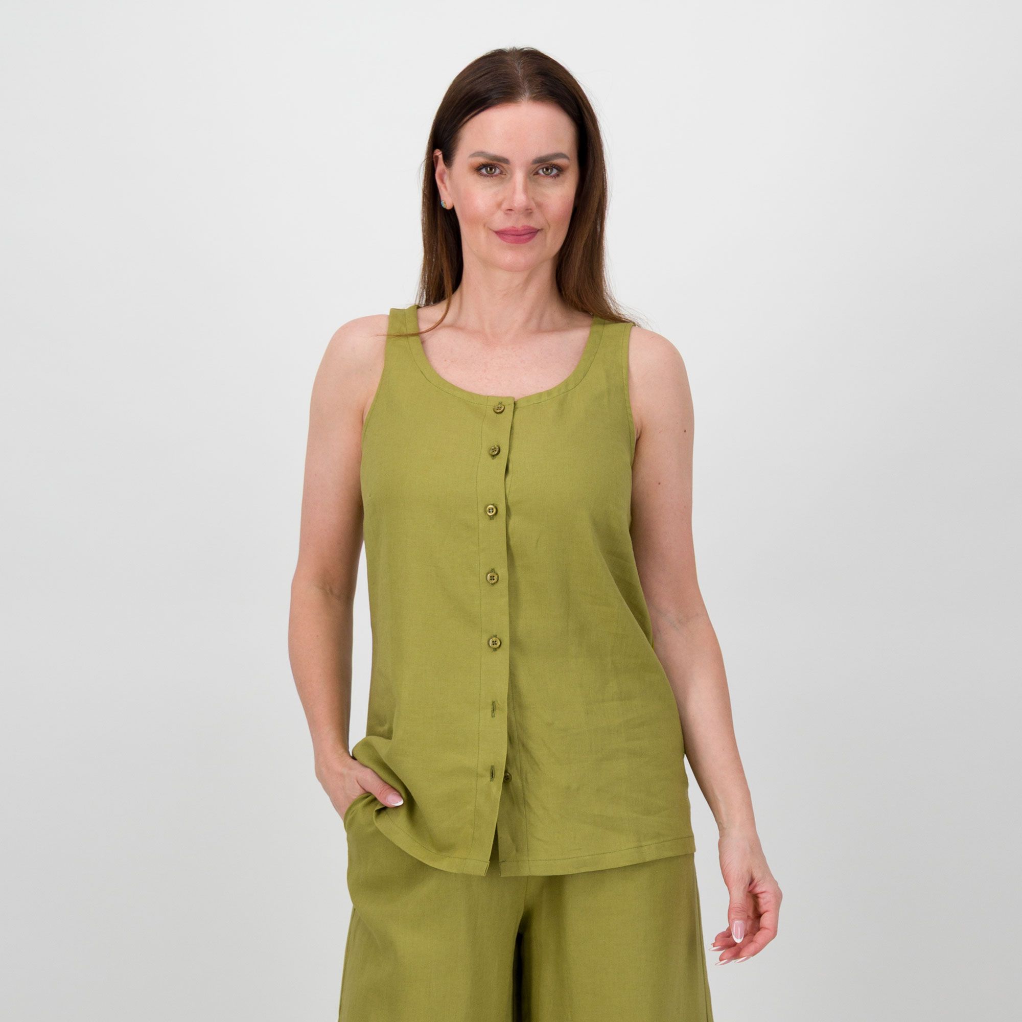 Caterina Lancini
Blusa smanicata
in viscosa e lino
con scollo tondo