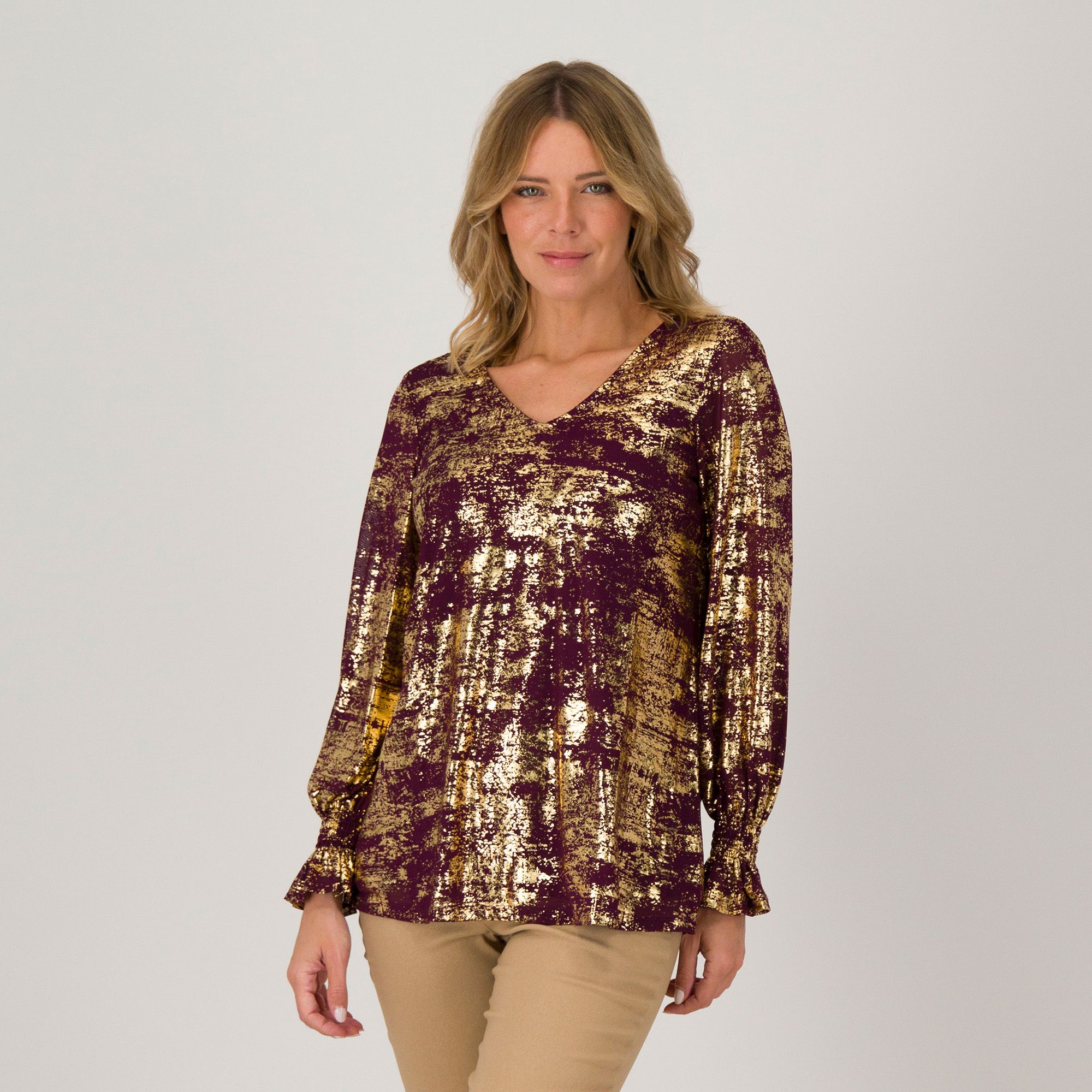 Nina Leonard
Maglia in tulle
fantasia con
scollo a V