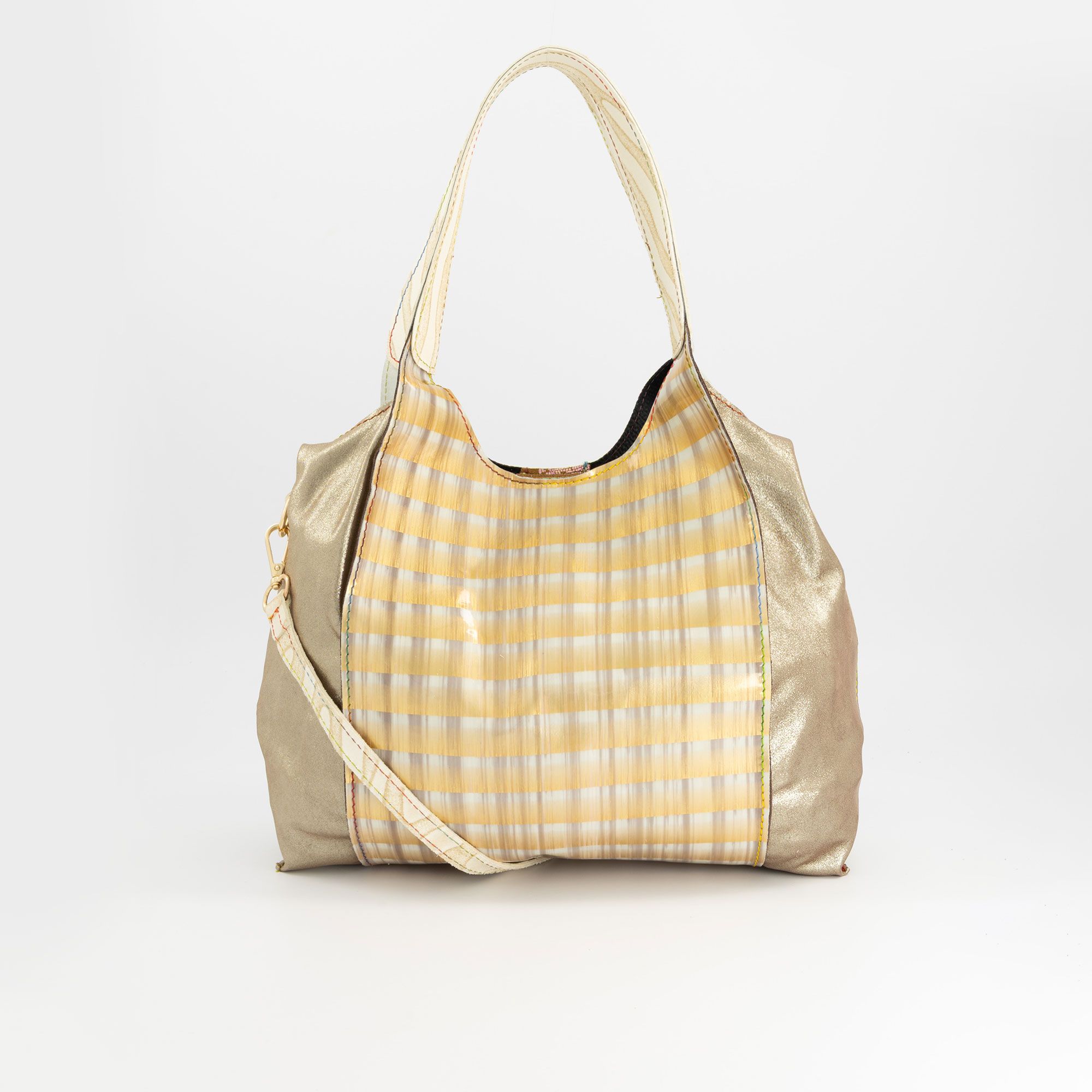 Ebarrito
Borsa a spalla in
pelle patchwork con
tracolla regolabile