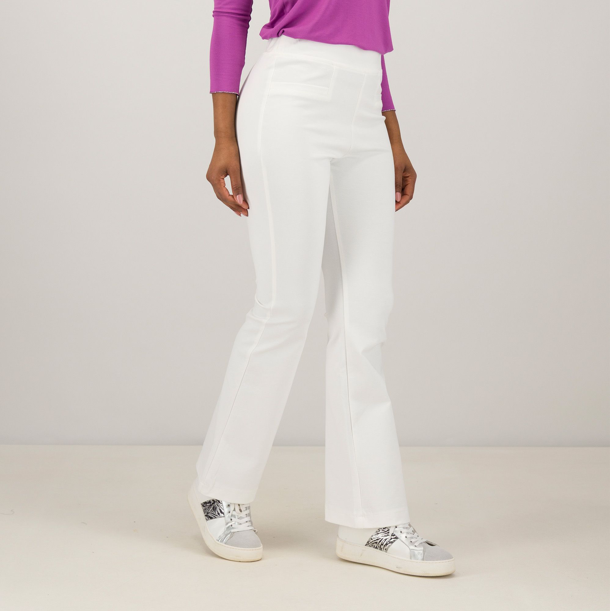 James Lakeland
Pantaloni bootleg
con elastico