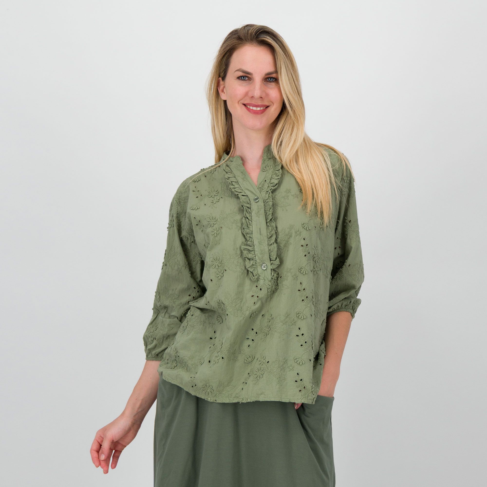 Lucrezia Sciortino
Blusa in tela
di cotone  con
scollo a polo
