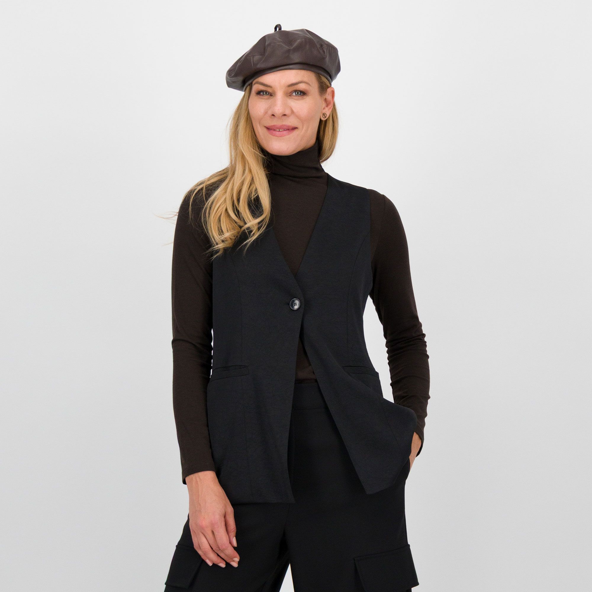 Caterina Lancini
Gilet in raso
stropicciato
con scollo a V