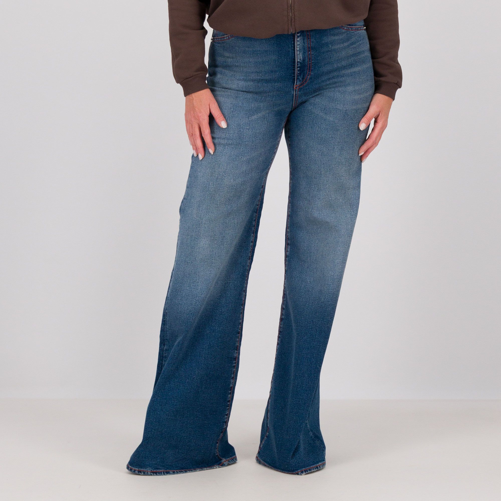 Image of Colour Lab Jeans in denim di cotone gamba leggermente svasata061