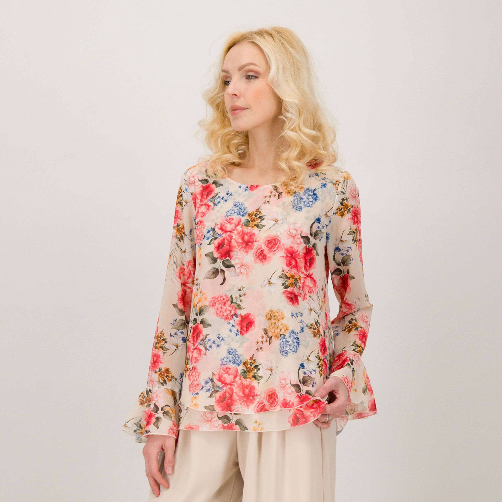 James Lakeland
Blusa con scollo
tondo a maniche
lunghe a campana