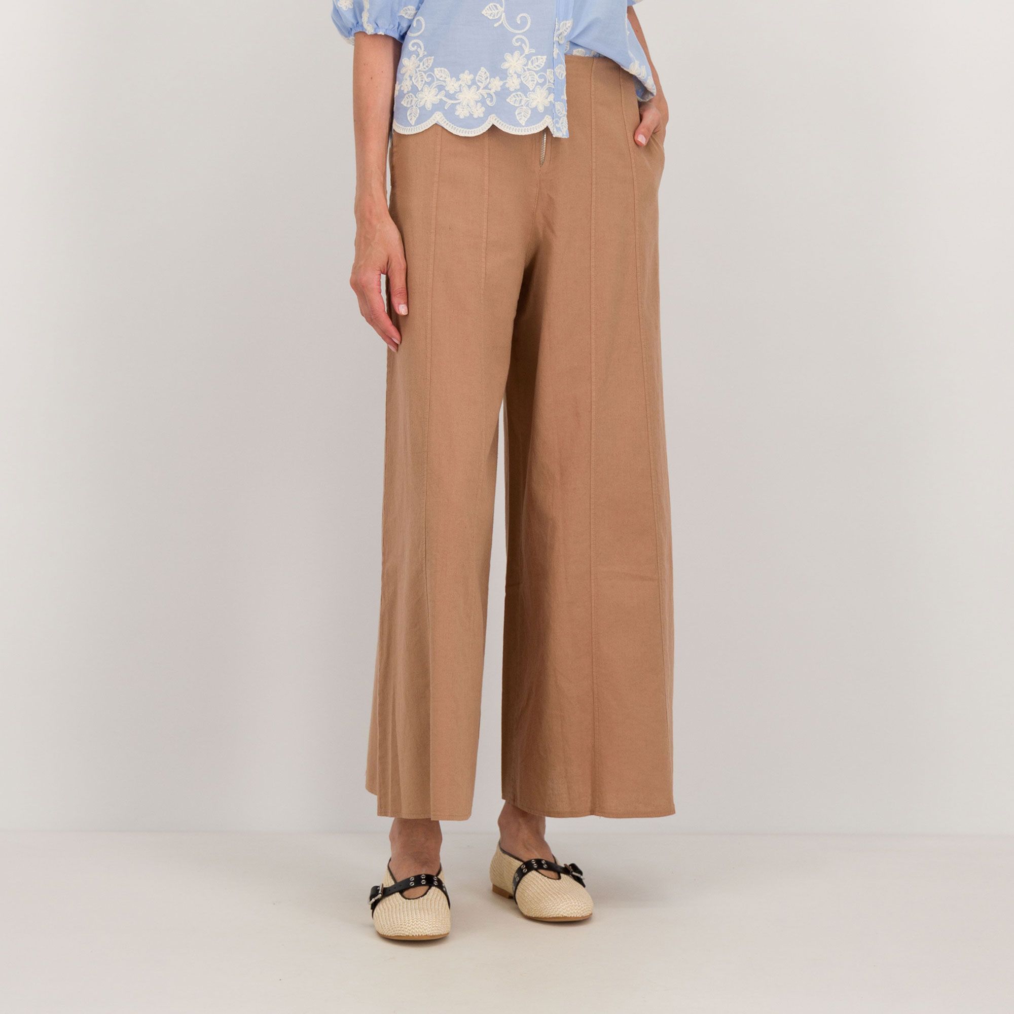  Palazzo Moda
Pantaloni ampi
in cotone e lino
con elastico dietro
