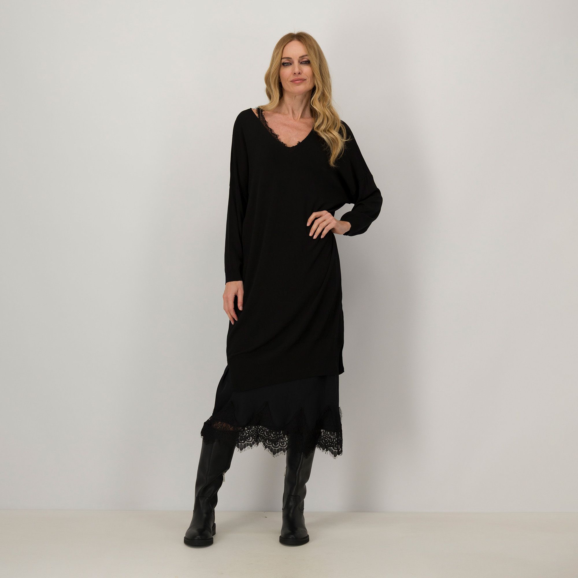 Enjoy Tricot
Abito lungo a ovetto
con sottoveste
in raso