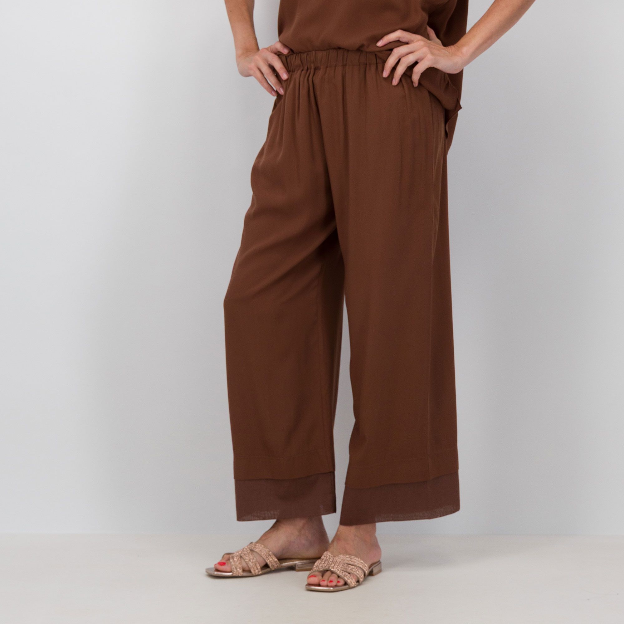  Bianca Della Torre
Pantaloni cropped
con elastico
in viscosa e cotone
