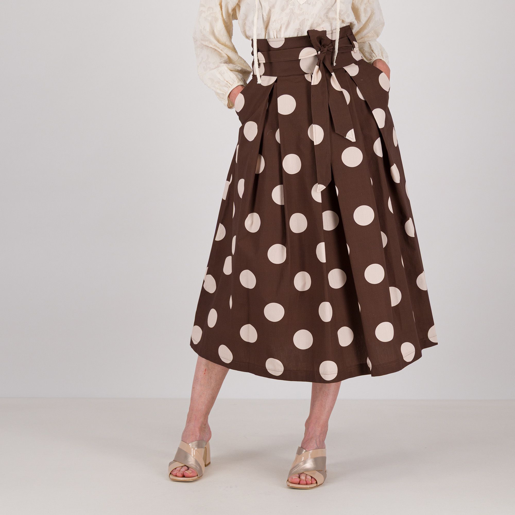 Palazzo Moda
Gonna lunga a pois
in tela paracadute
di cotone con cintura