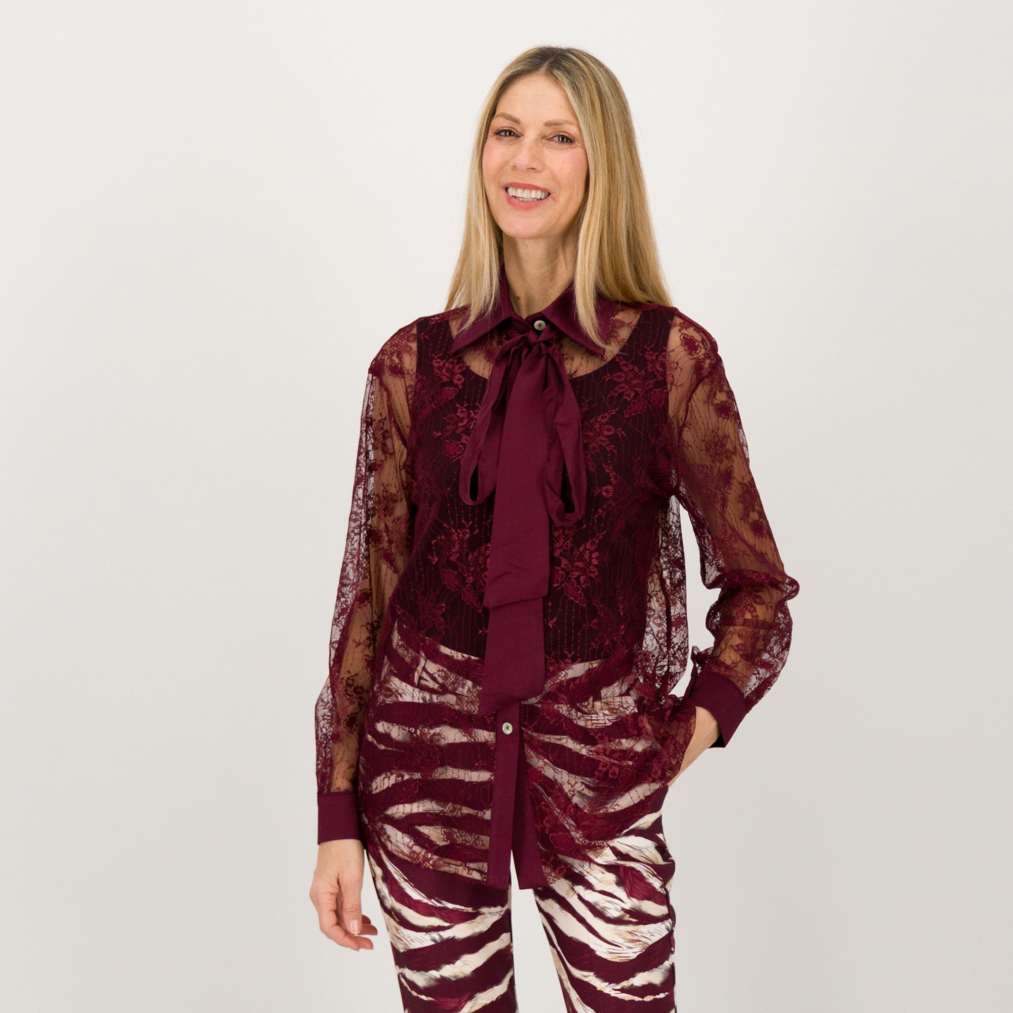 Angela Mele Milano
Camicia in pizzo
a maniche lunghe