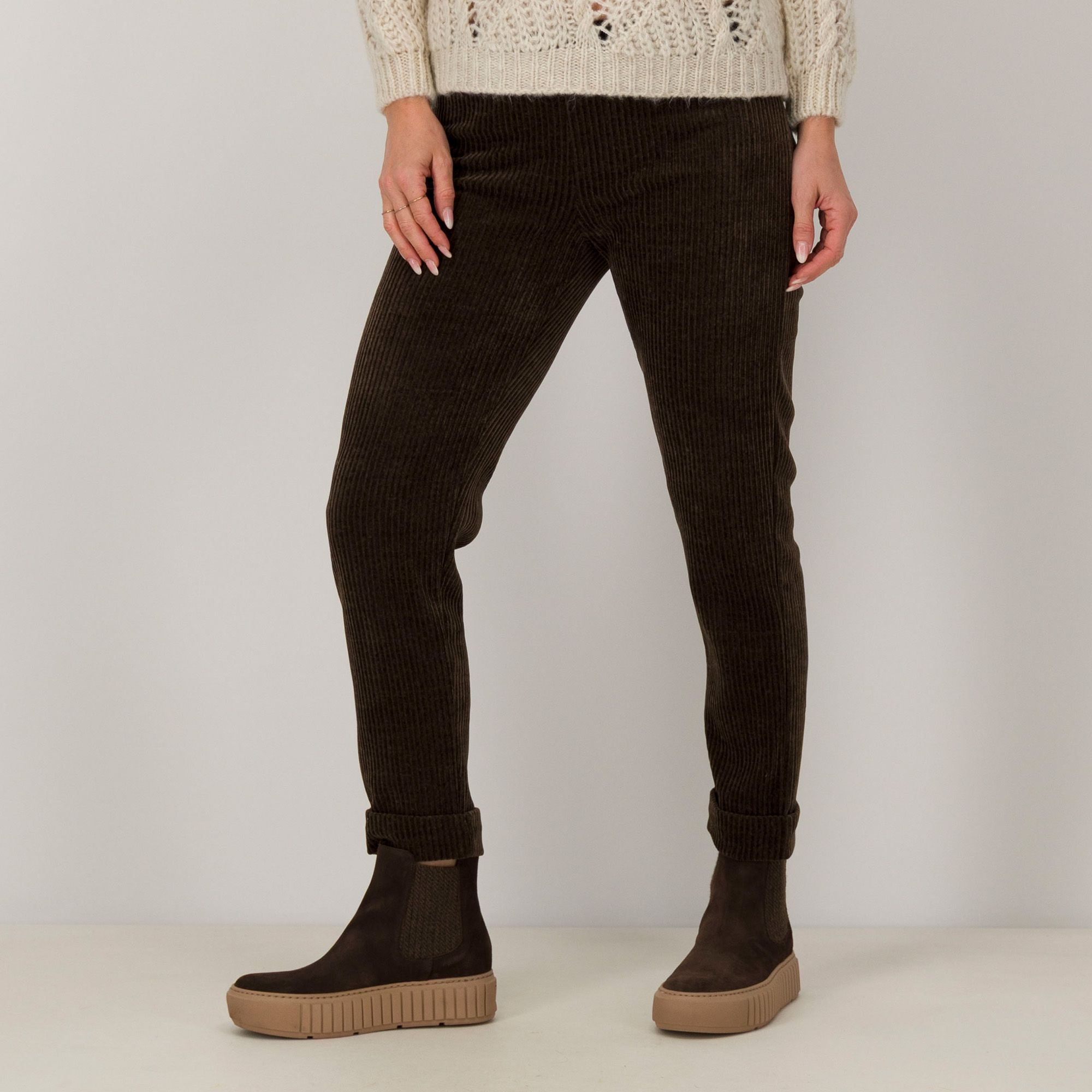 Enjoy Tricot
Pantaloni a sigaretta
in velluto
con risvolto