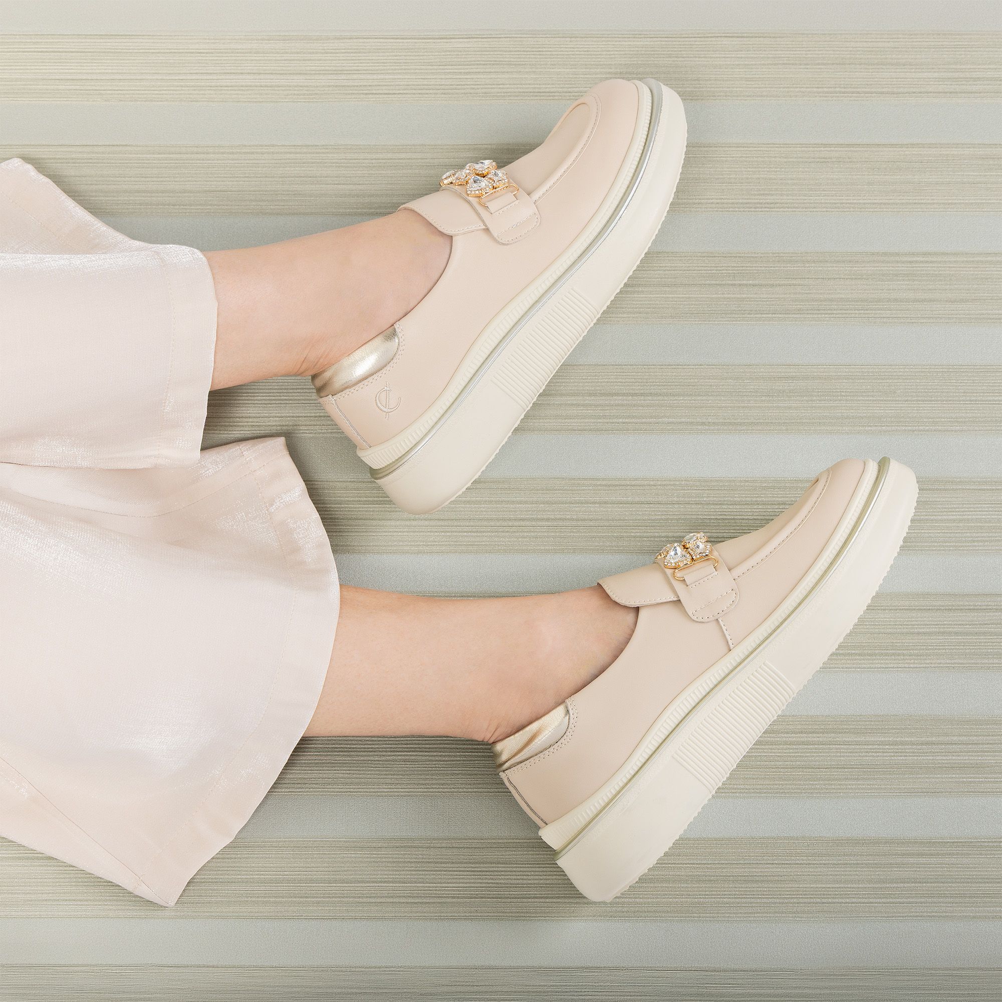 Cafè Noir
Mocassini in cuoio
con accessorio
gioiello e suola 4 cm