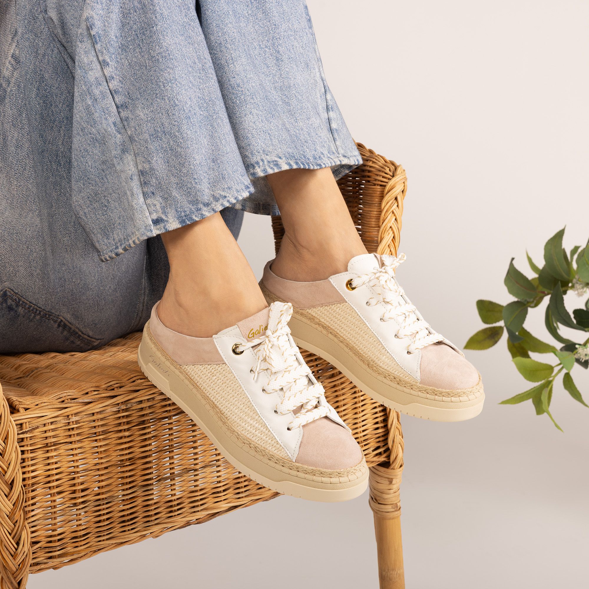 Galieti
Sneaker Sabot
in pelle scamosciata
con suola 4 cm