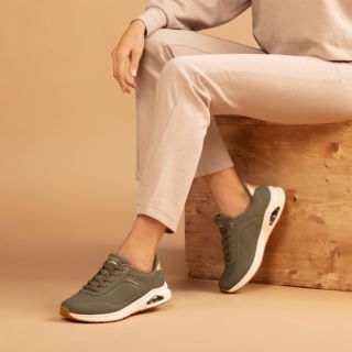 SKECHERS
Sneaker UNO
con tecnologia
Slip Ins