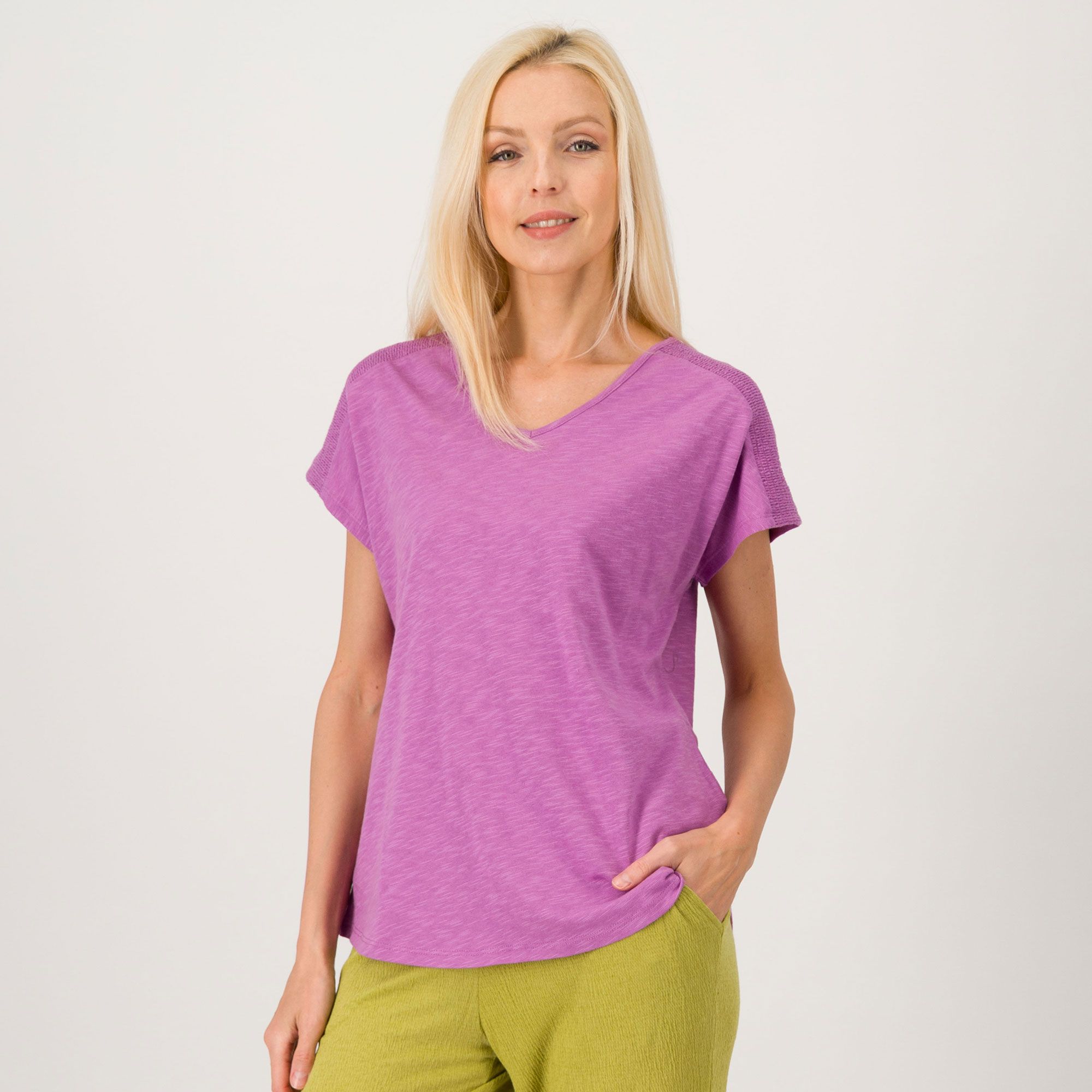 Denim & Co
T-shirt scollo a V
misto cotone con lino