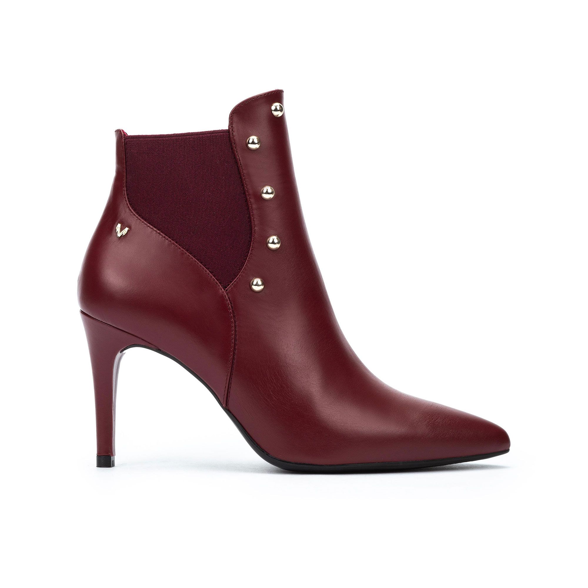 Martinelli
Tronchetti in pelle
decorati con 
borchiette, tacco 9cm