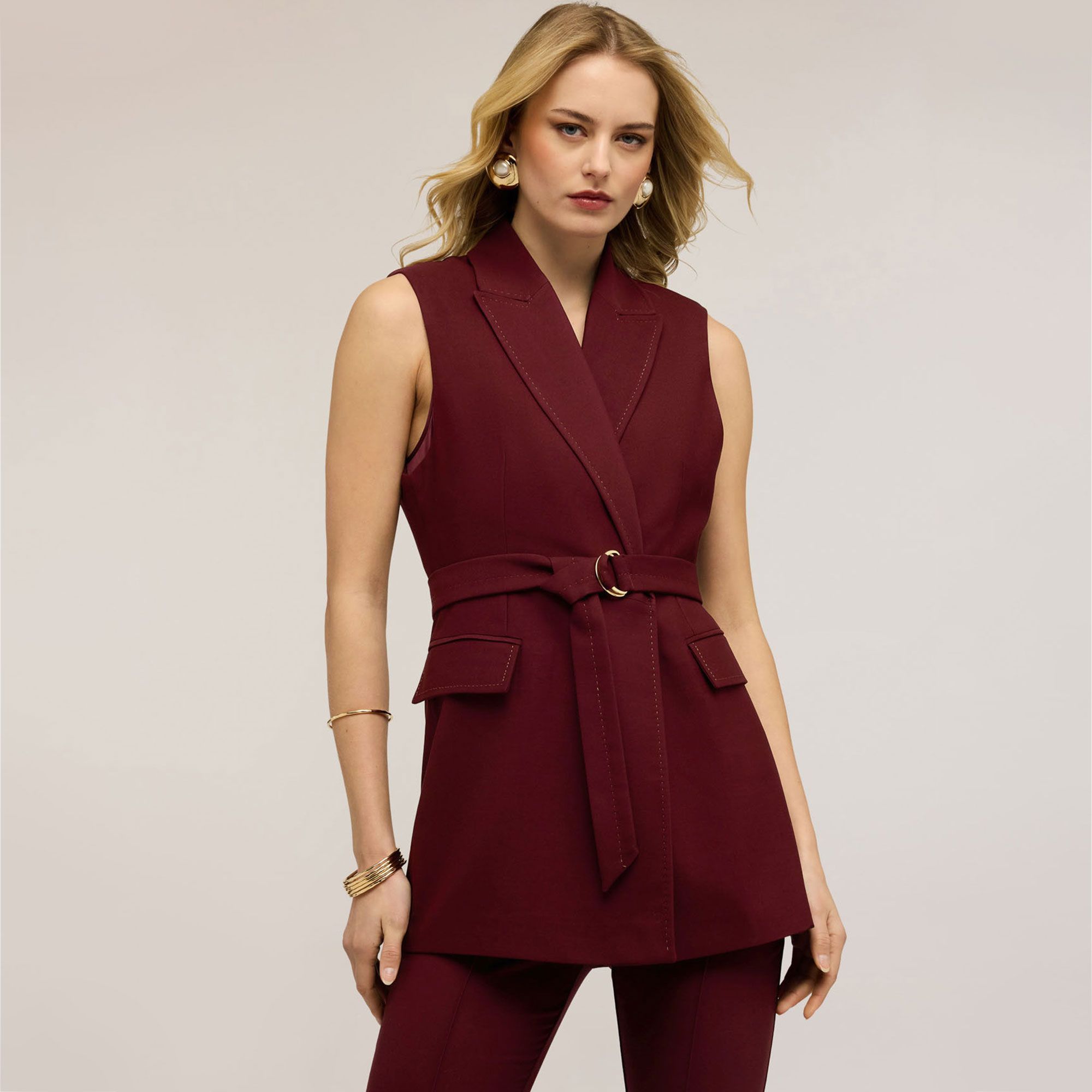 Motivi
Gilet in tessuto
armaturato con
scollo rever