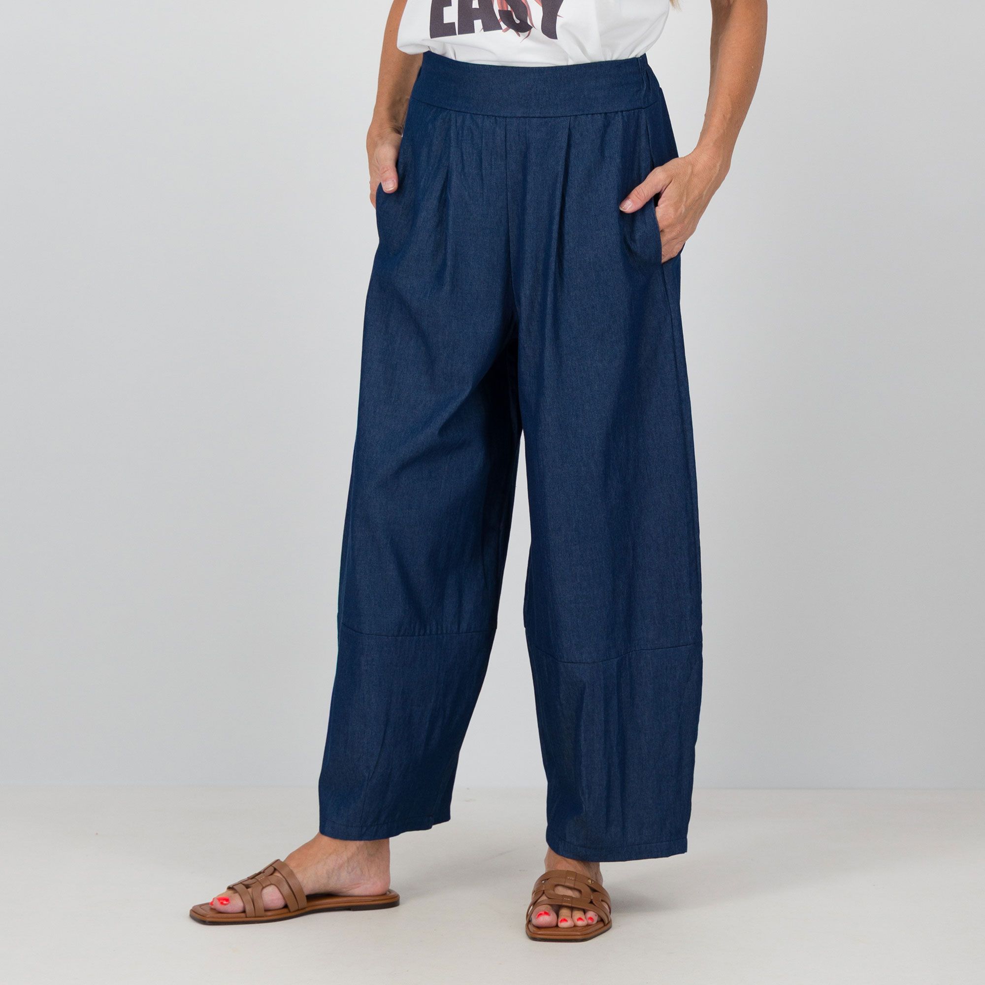 Lucrezia Sciortino
Pantaloni balloon in
tessuto chambray