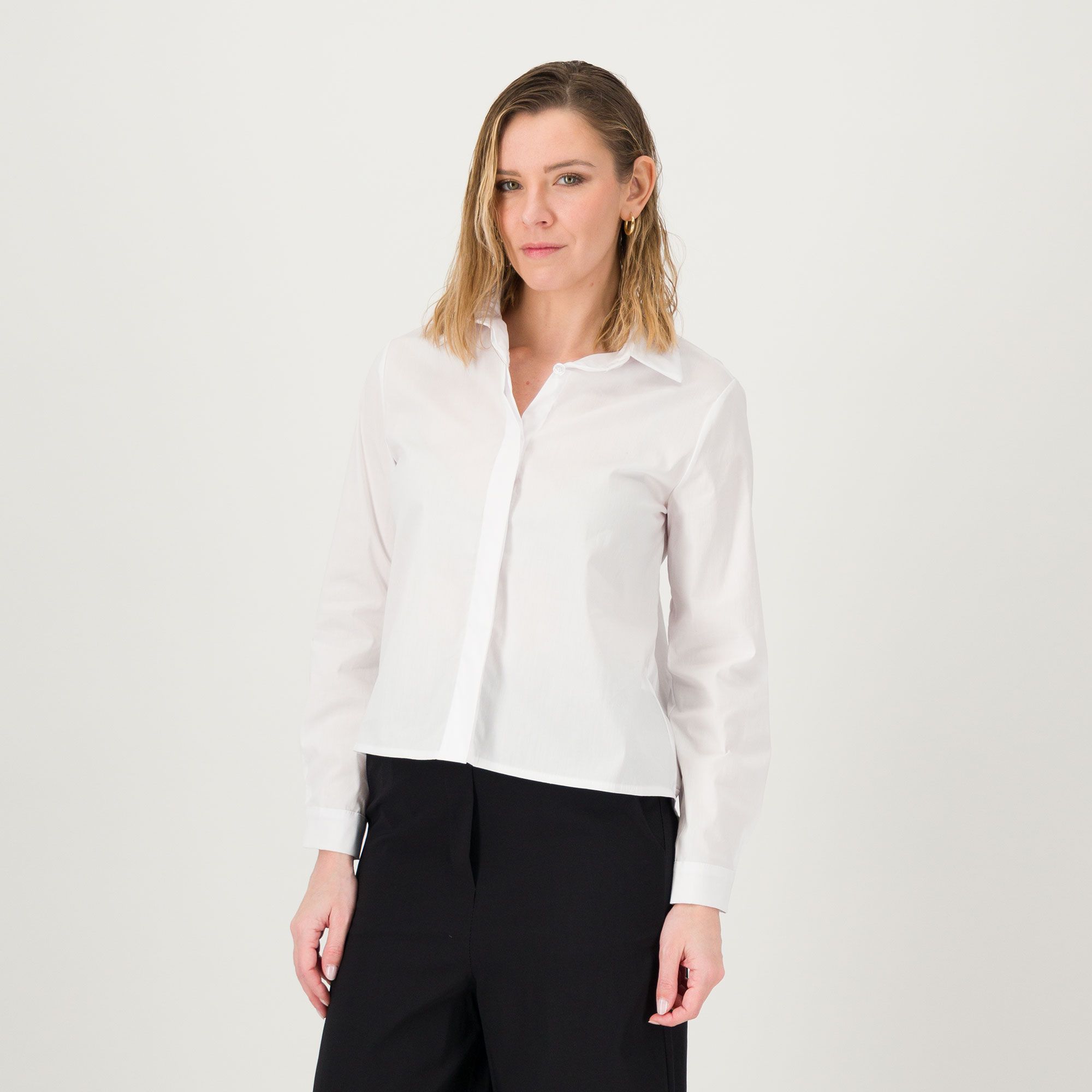 Image of LUCREZIA SCIORTINO Camicia in popeline a maniche lunghe con motivo code061