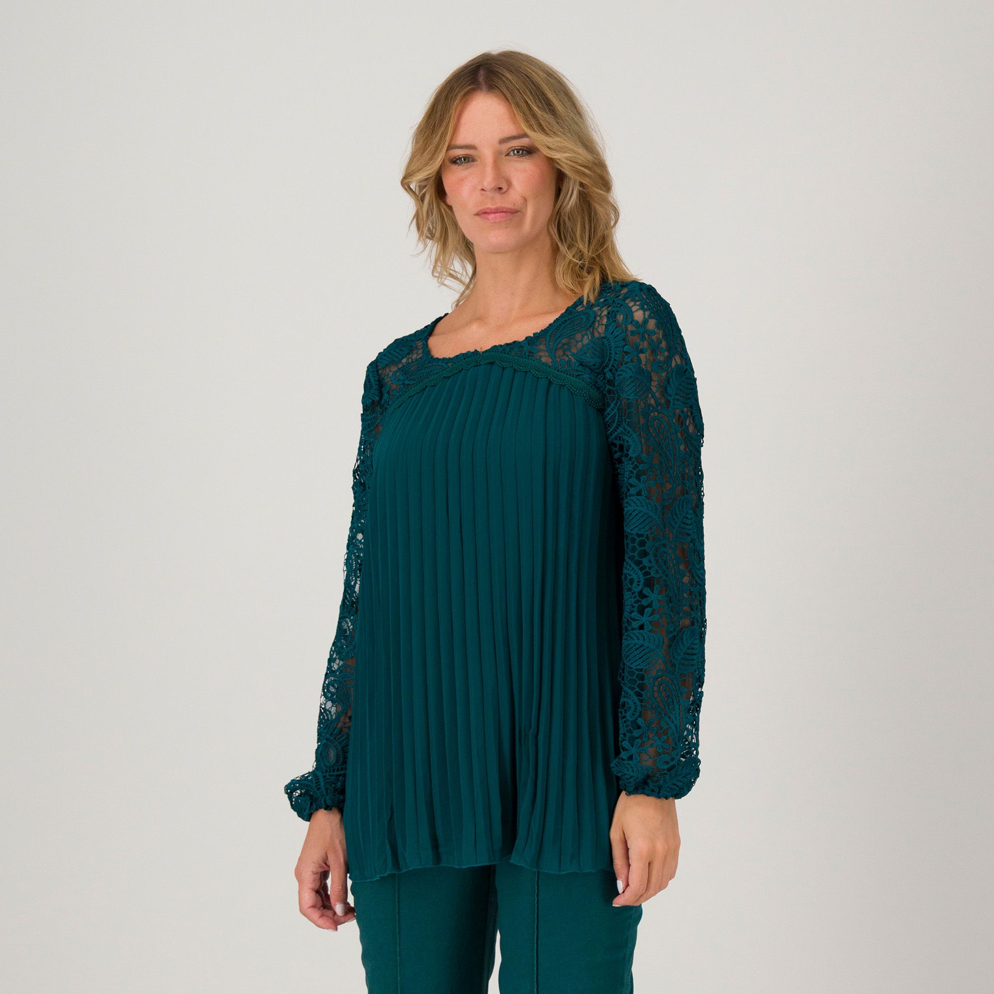 Nina Leonard Maglia in chiffon con scollo tondo a maniche lunghe
