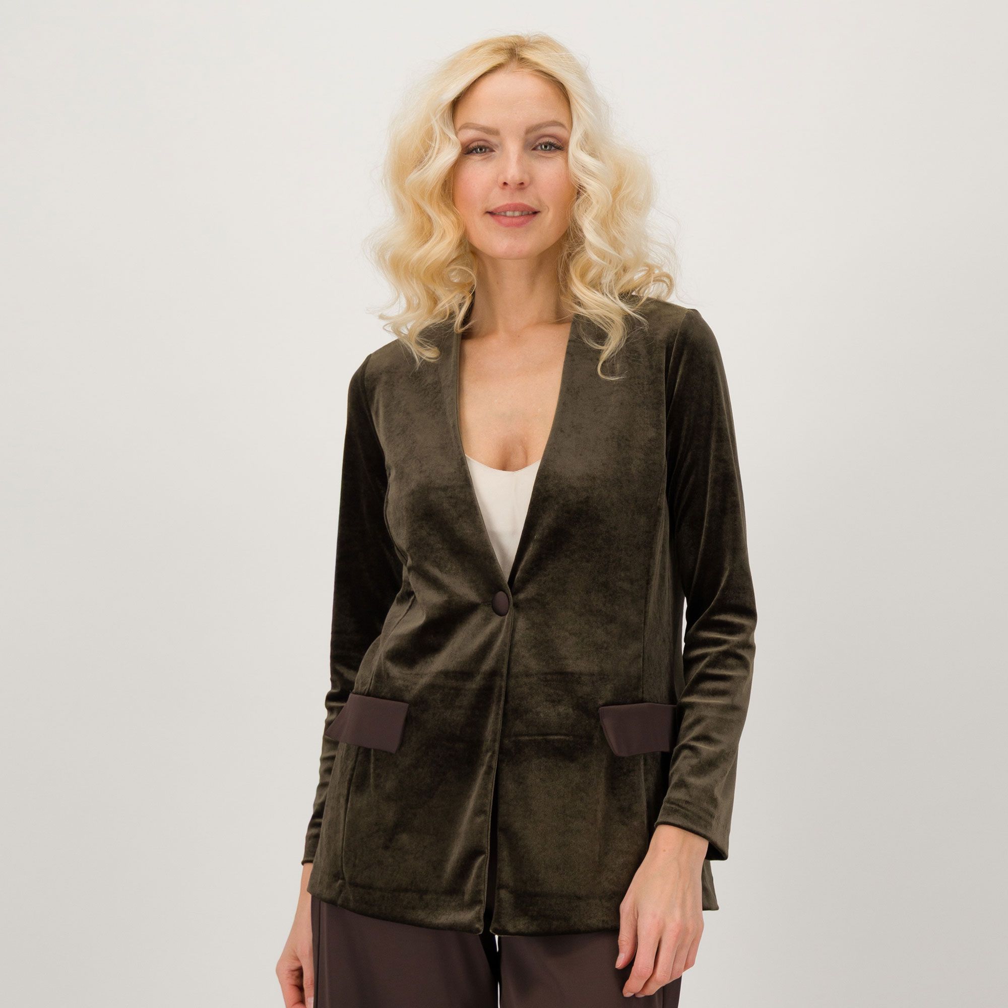 Bianca Della Torre
Giacca in velluto
a maniche lunghe