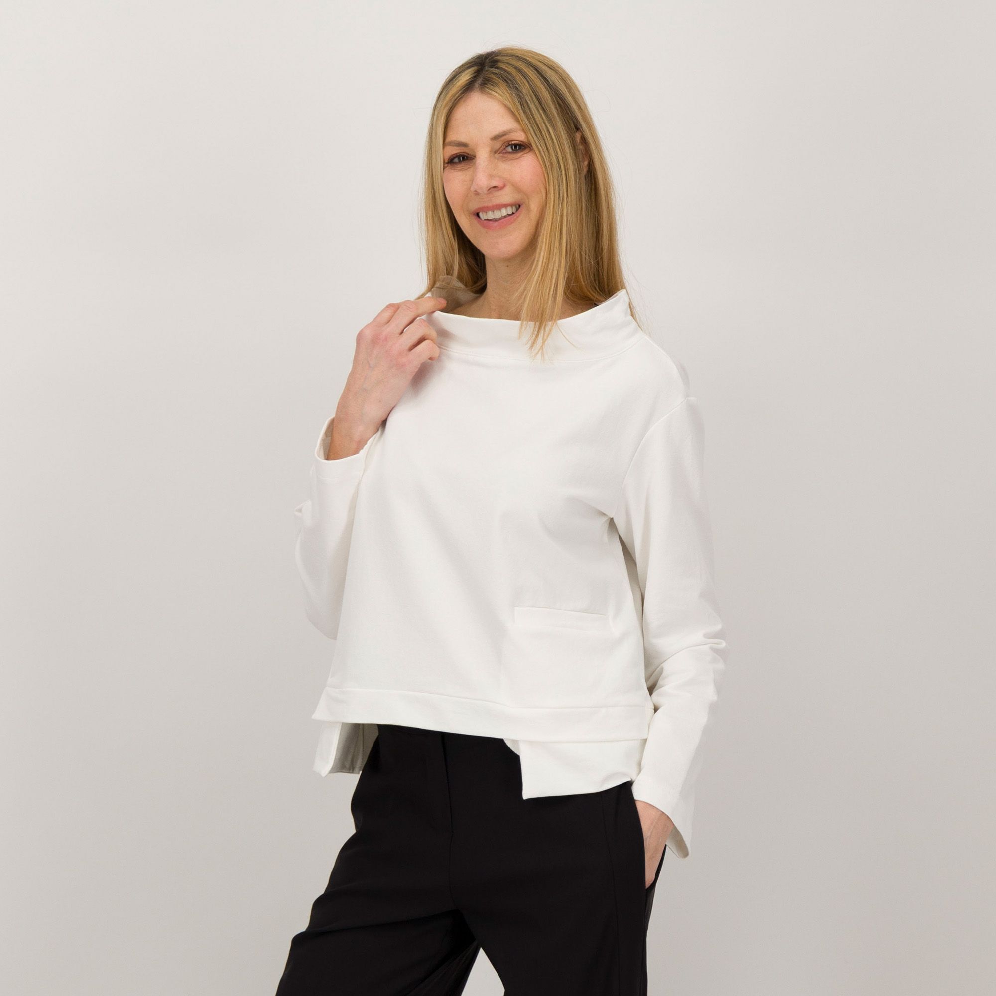 Lucrezia Sciortino
Felpa linea
a scatola
con collo ad anello