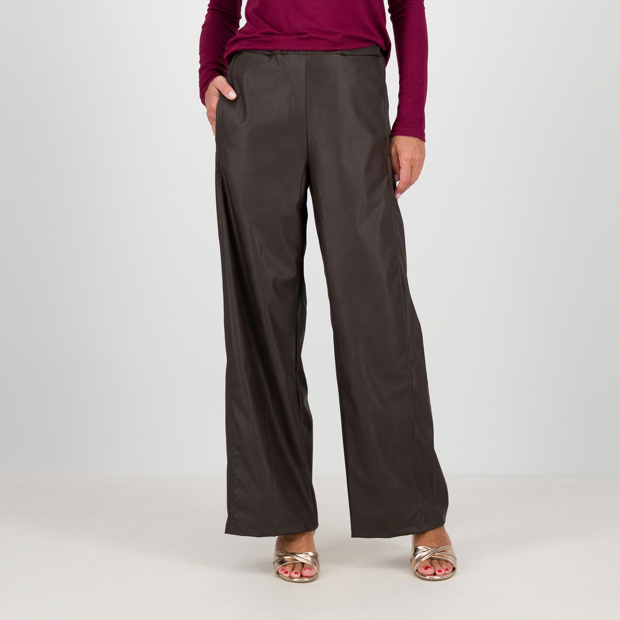 Bianca Della Torre
Pantaloni palazzo
in tessuto spalmato
con elastico