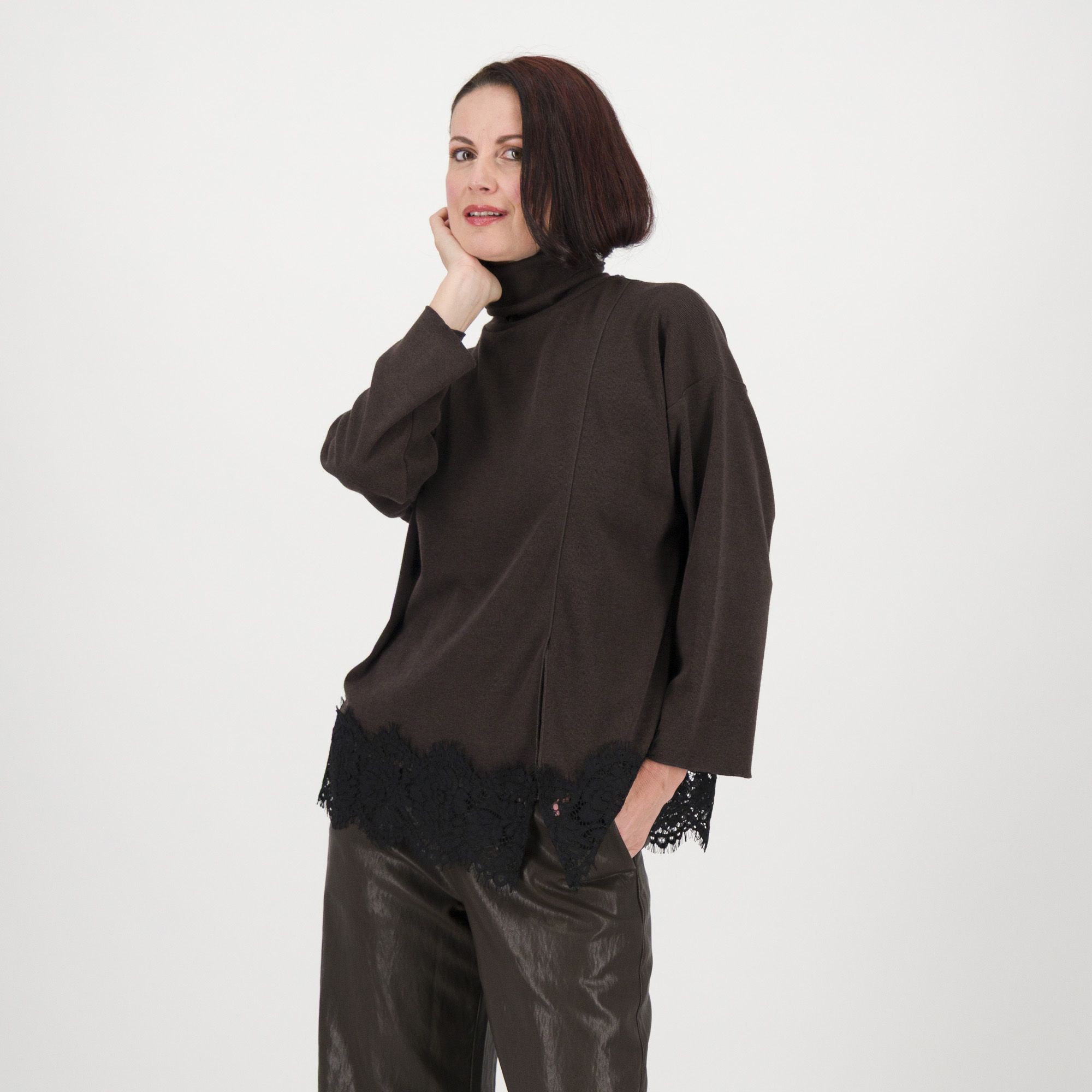 Bianca Della Torre
Maglia dolcevita
in jersey con
pizzo al fondo