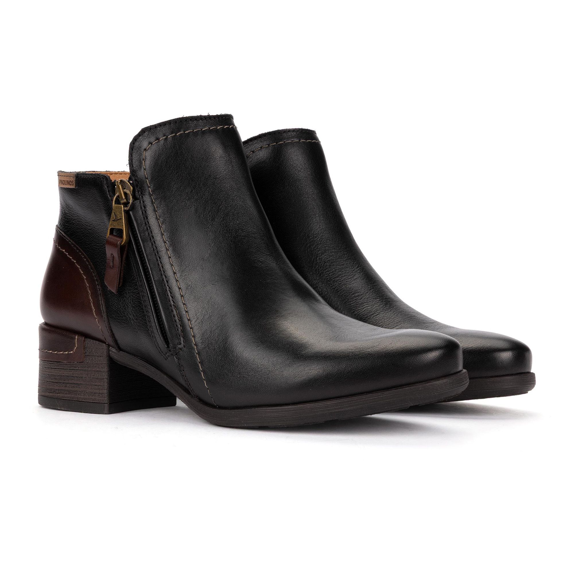 Pikolinos
Stivaletti in pelle
con zip laterale