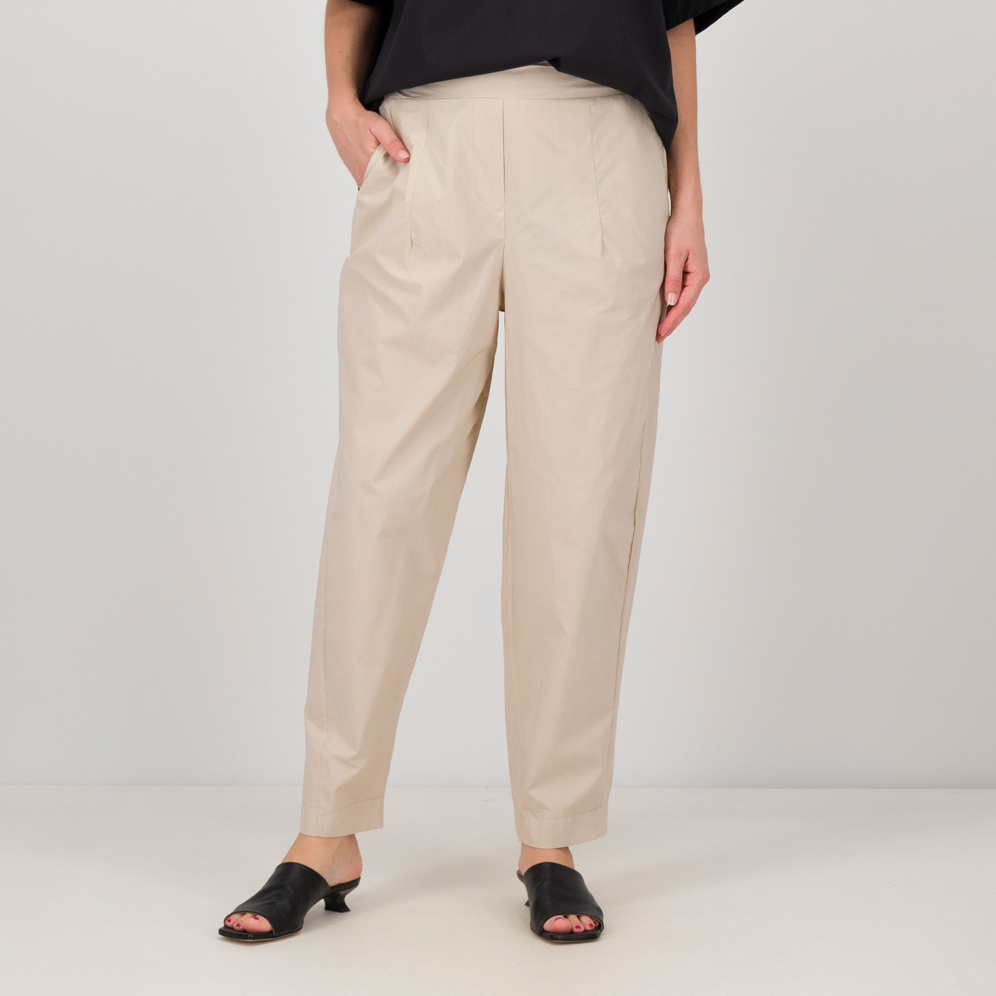 Lucrezia Sciortino
Pantaloni balloon
in cotone con
elastico