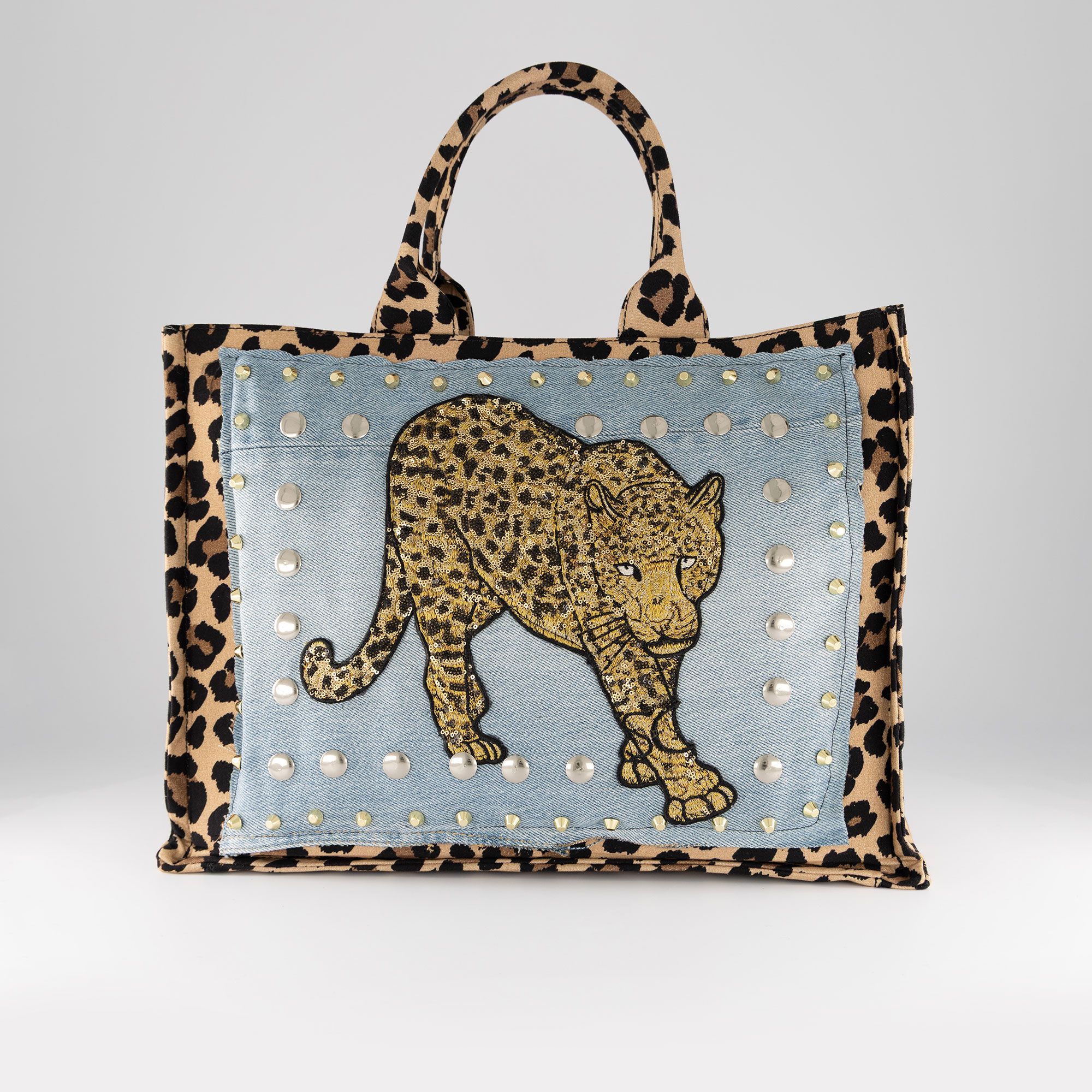 Stefano Ghilardi
Borsa shopper in
tessuto animalier
con toppa in jeans