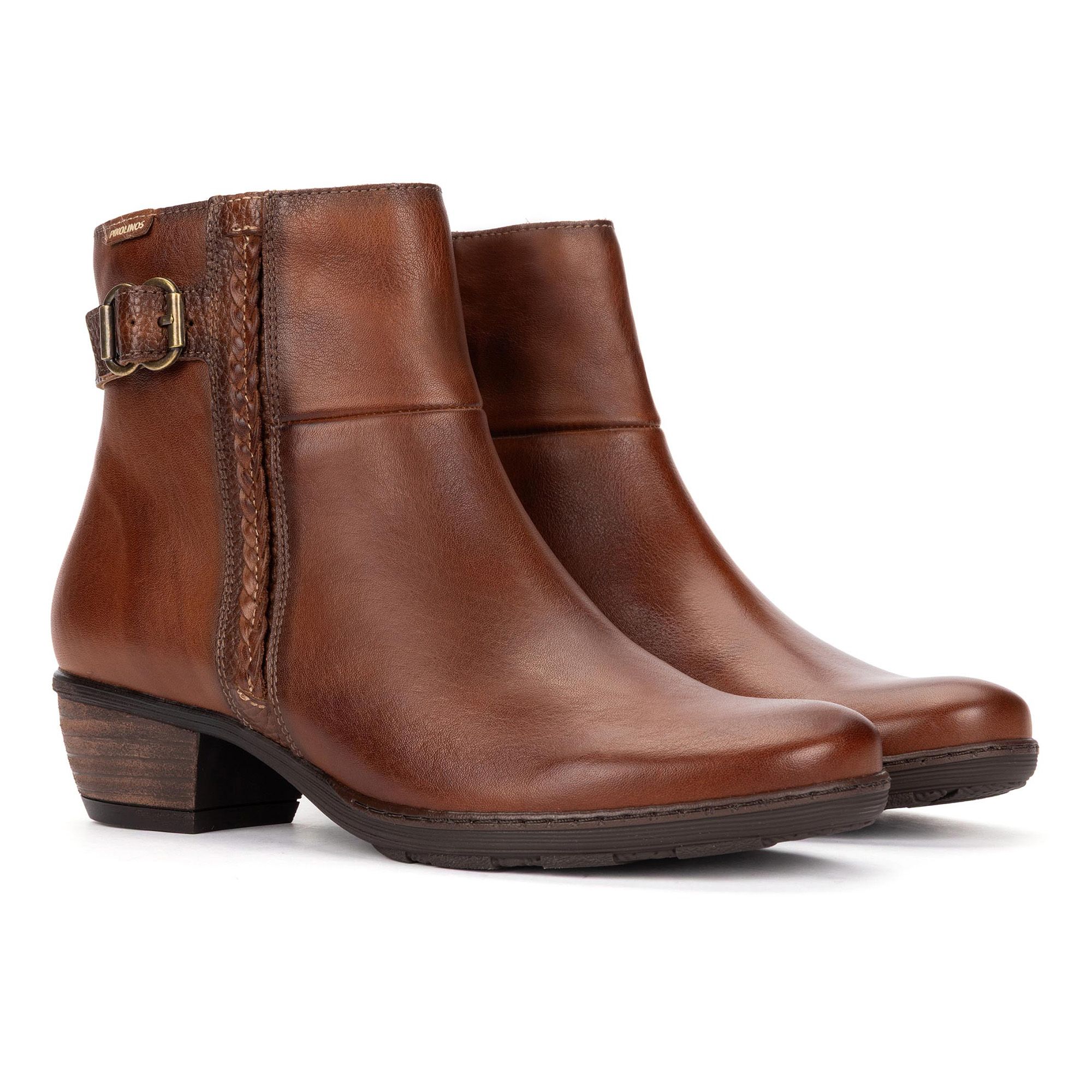 Pikolinos
Stivaletti in pelle
con cinturino 
e tacco 4 cm
