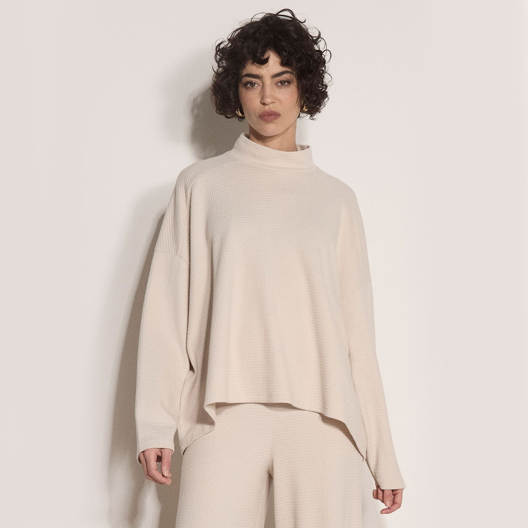 Apricot
Maglia over in jersey
a nido d'ape
con spalla scesa