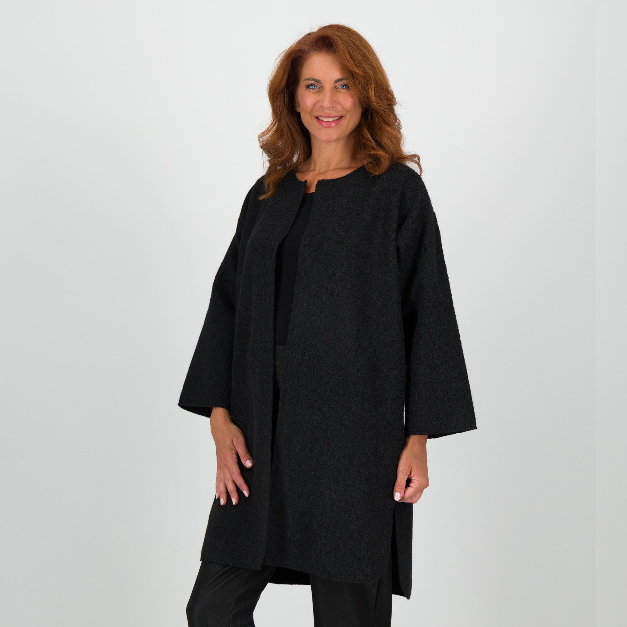 Bianca Della Torre
Cappotto in maglia
effetto bouclé con
scollo tondo