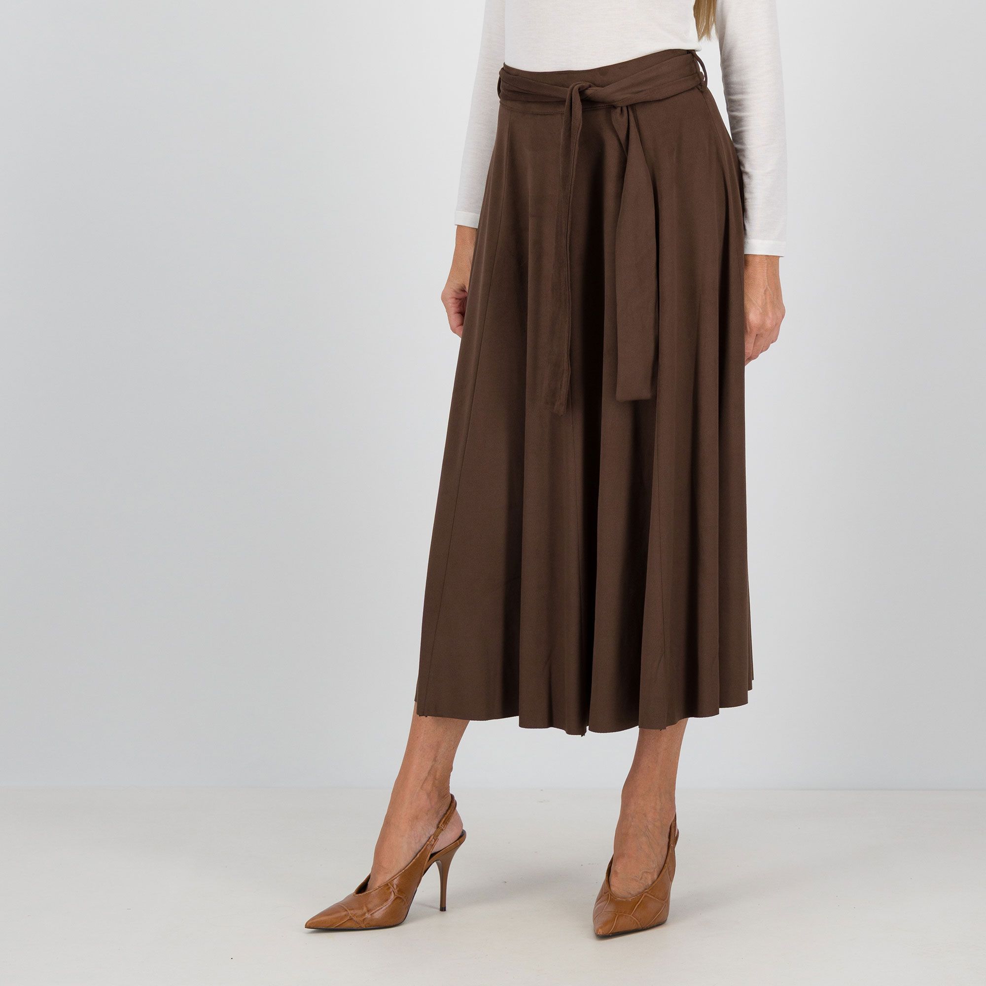 Rebeka Ross
Gonna lunga
in tessuto effetto
suede