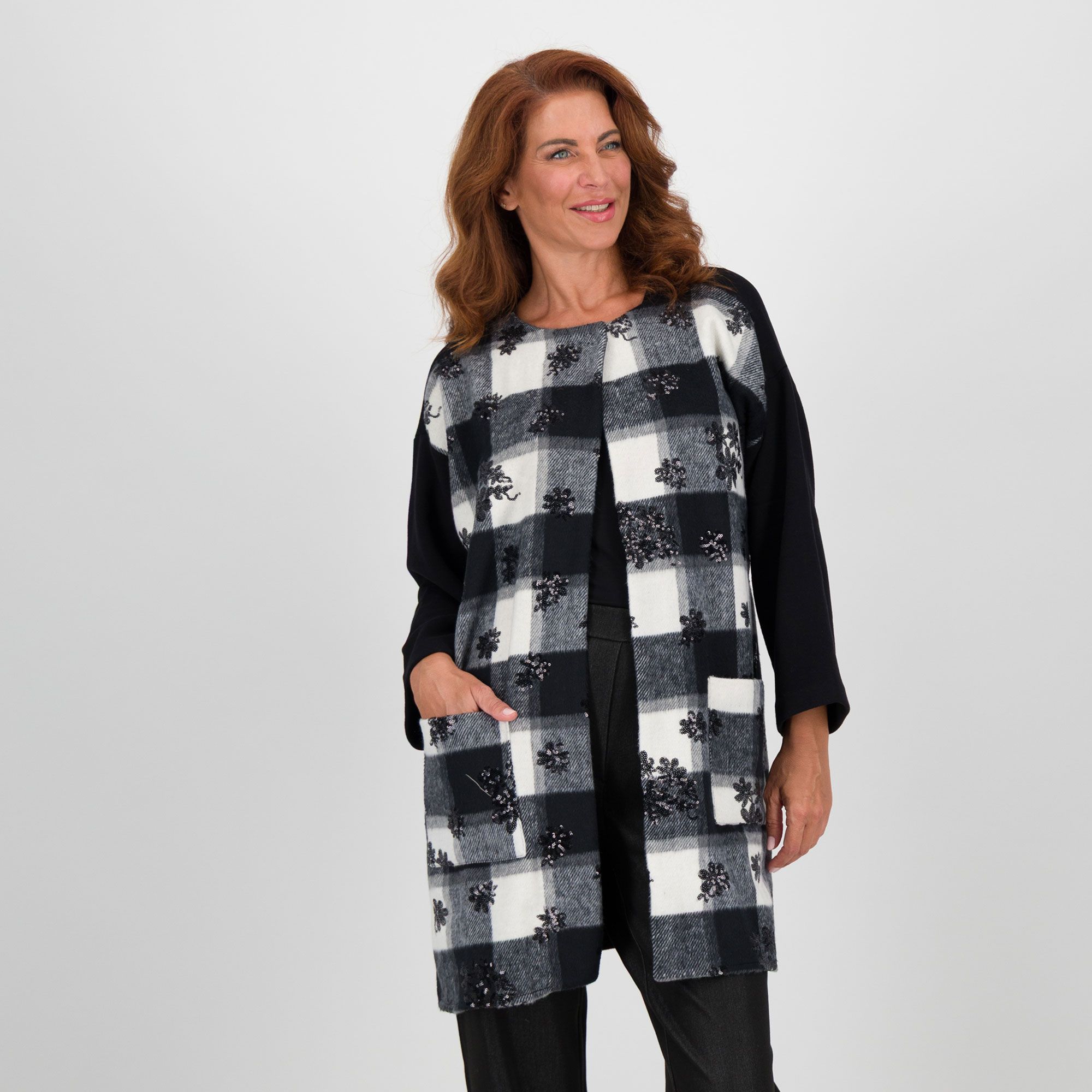 Bianca Della Torre
Cappotto in jacquard
check con ricamo
paillettes a fiori