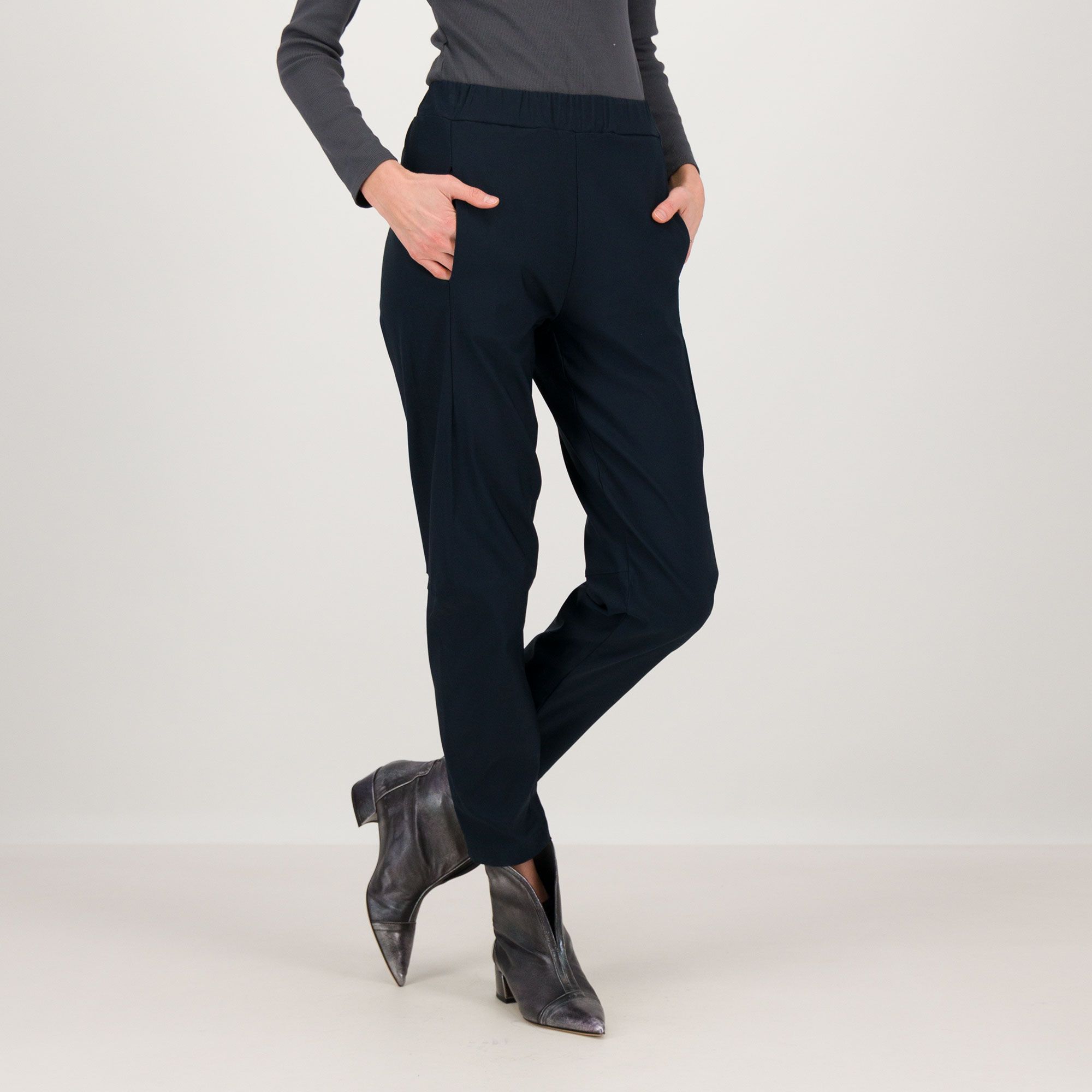 Image of Lucrezia Sciortino Pantaloni balloon in tessuto super-stretch con tasche061