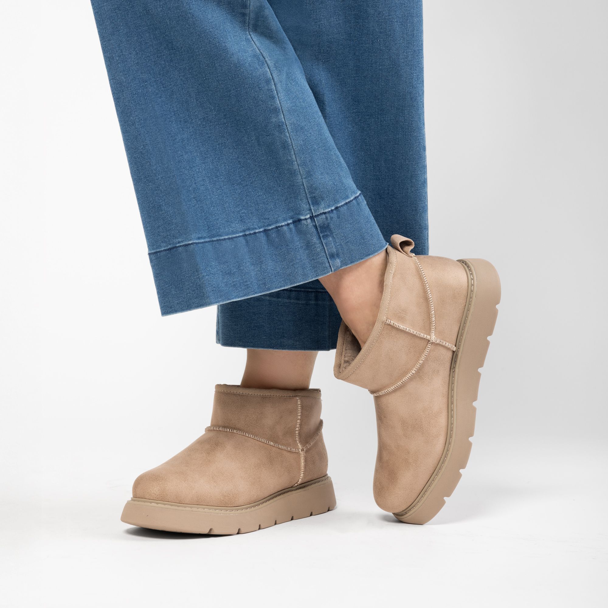 SKECHERS
Stivaletti Snow Bird
con imbottitura
in pelo sintetico