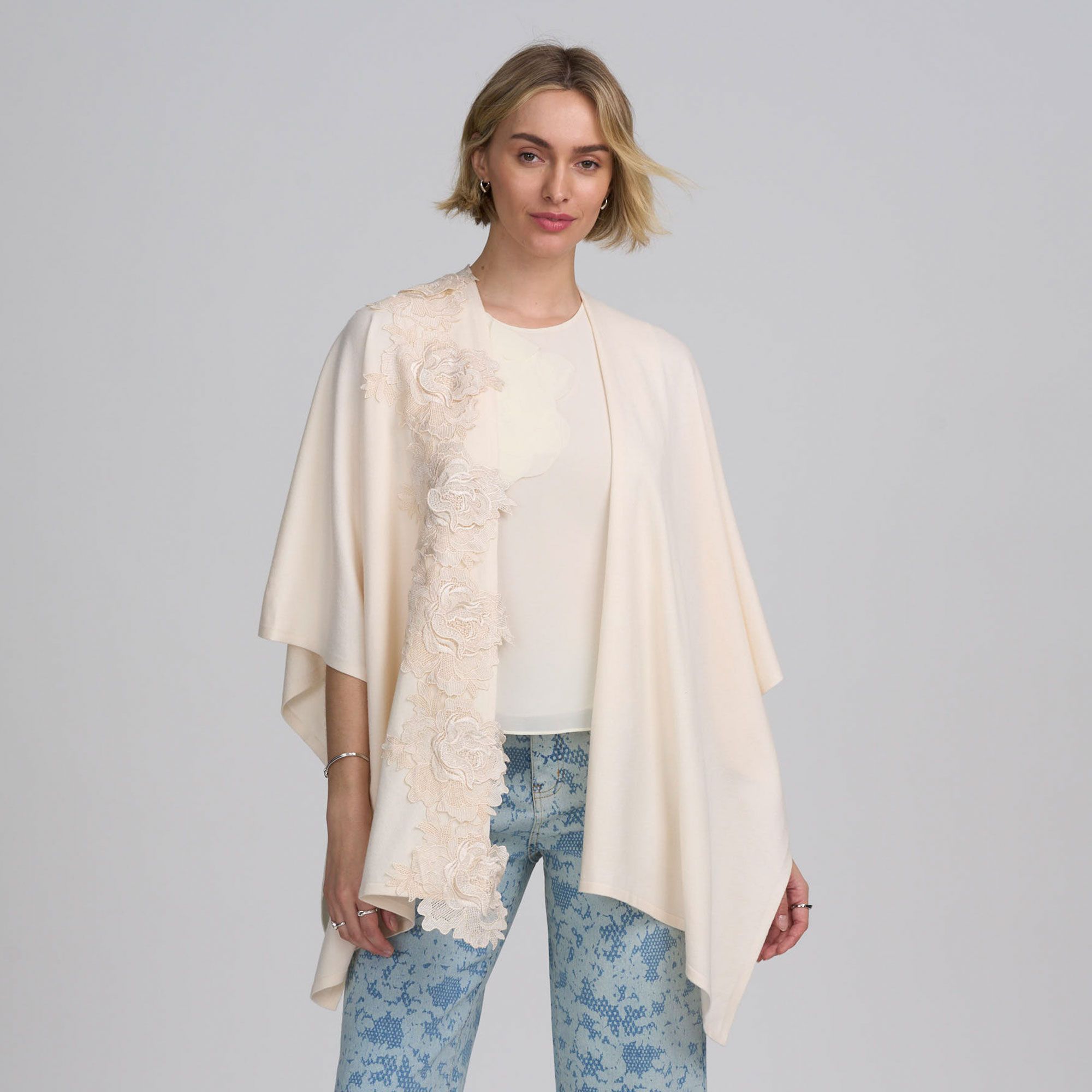 ELLE
Poncho
darappeggiato