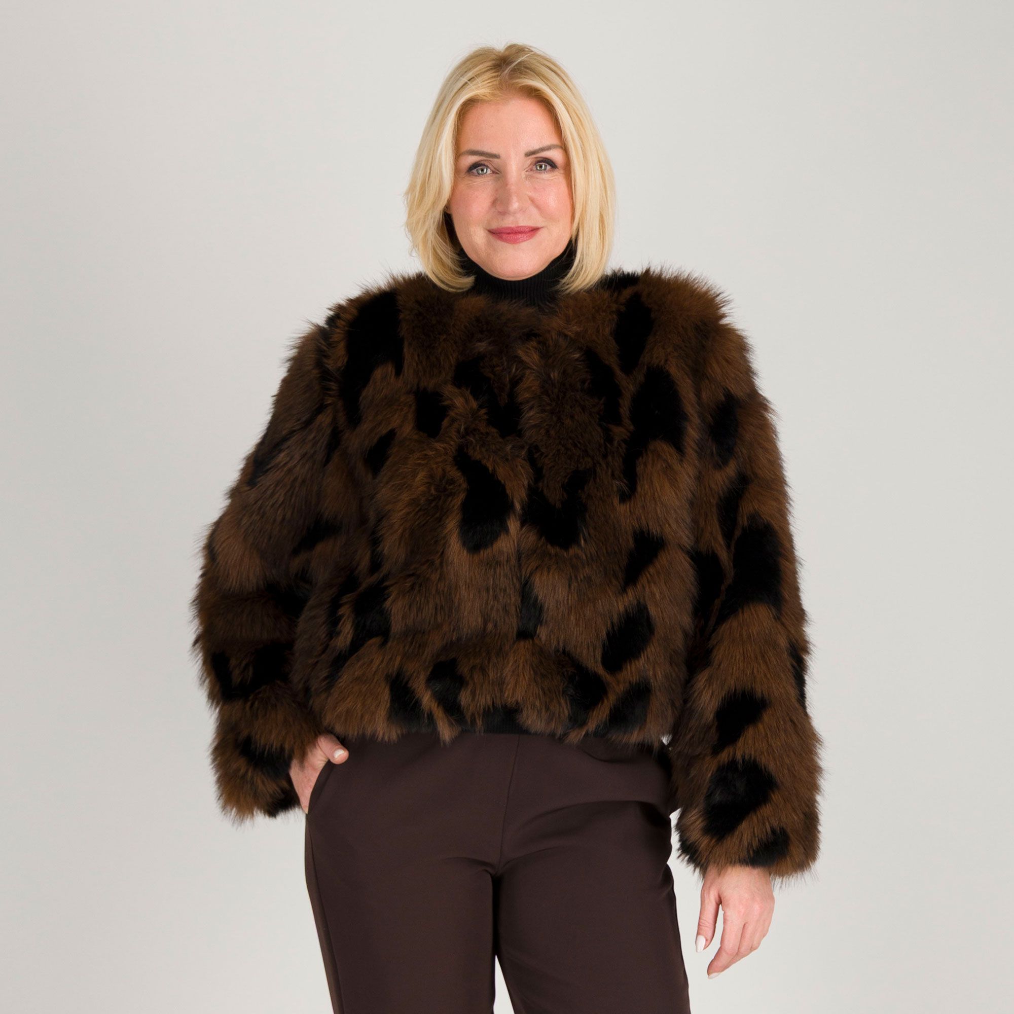 Enjoy
Giacca corta
animalier
in pelo sintetico