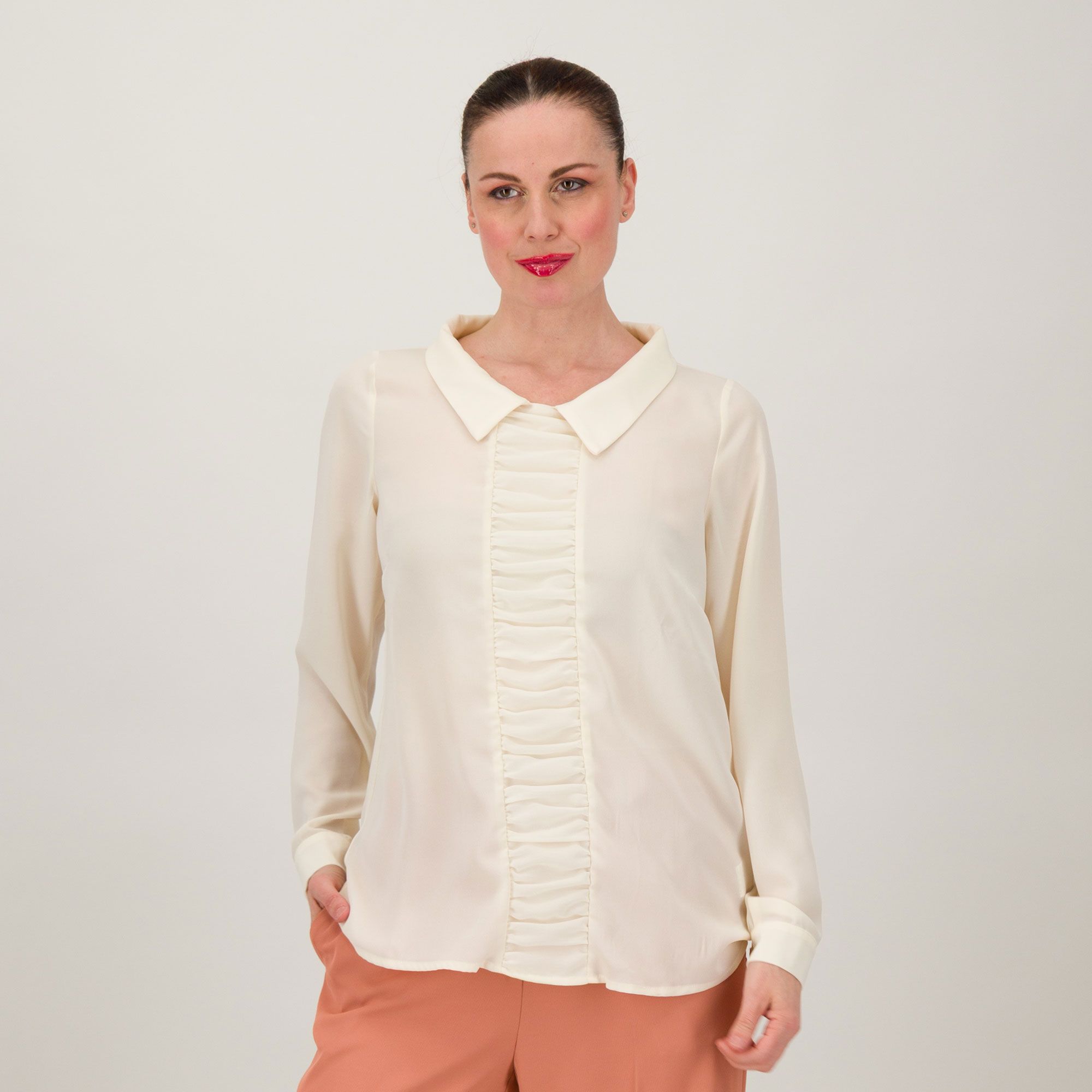 Caterina Lancini
Blusa in georgette
con collo a camicia
a maniche lunghe