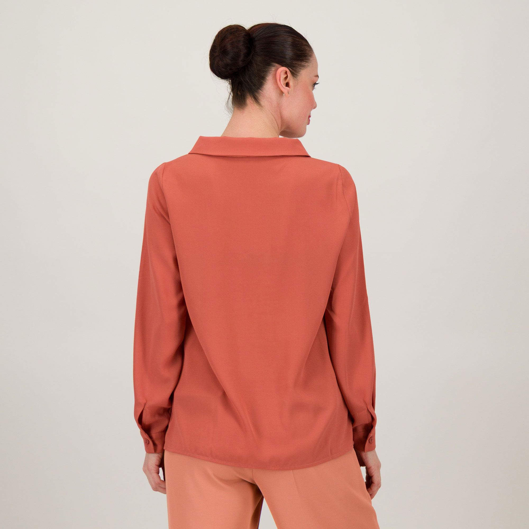 Caterina Lancini Blusa in georgette con collo a camicia a maniche lunghe