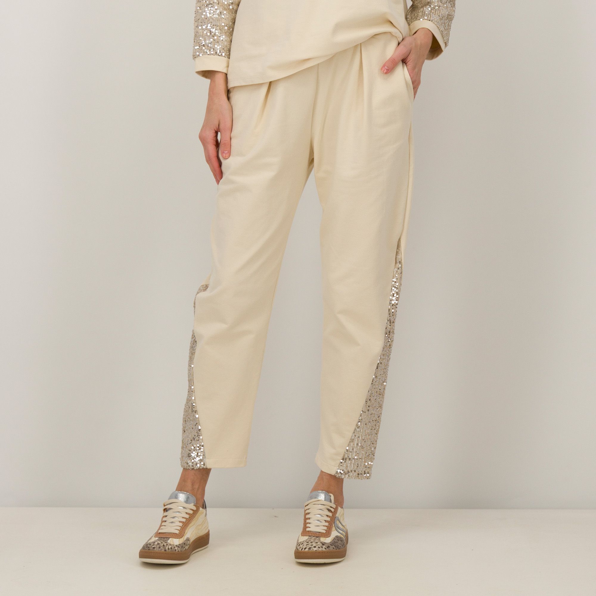 L'Una
Pantaloni in felpa
con pailettes
e elastico in vita