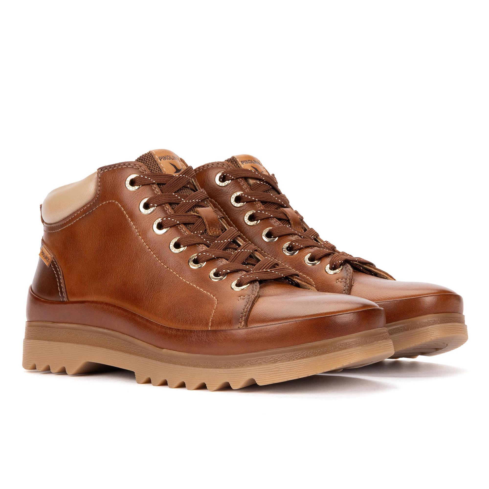 Pikolinos
Stivaletti con lacci
e tomaia in pelle
con suola 3 cm