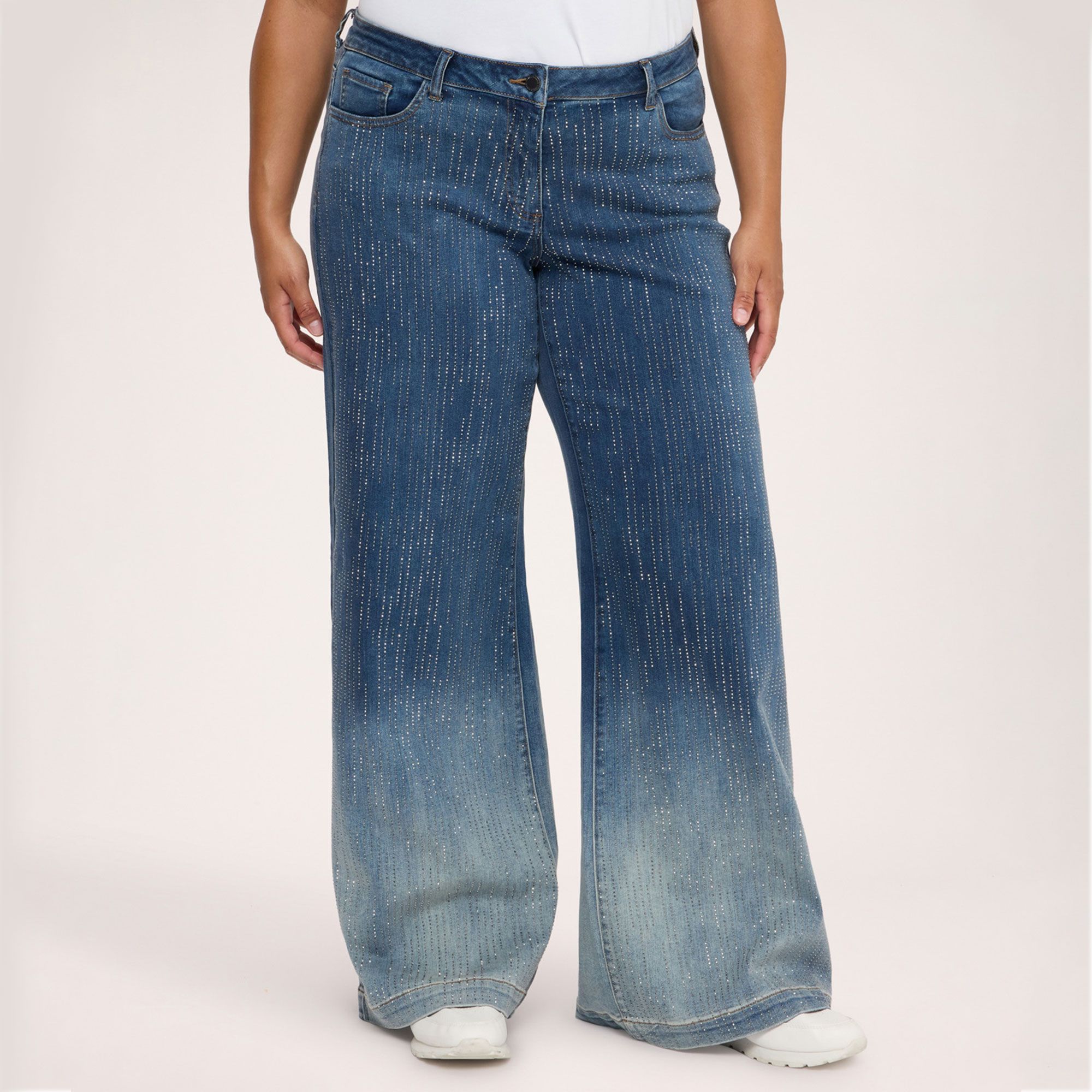 Fiorella Rubino
Jeans wide leg
con applicazioni
luminose