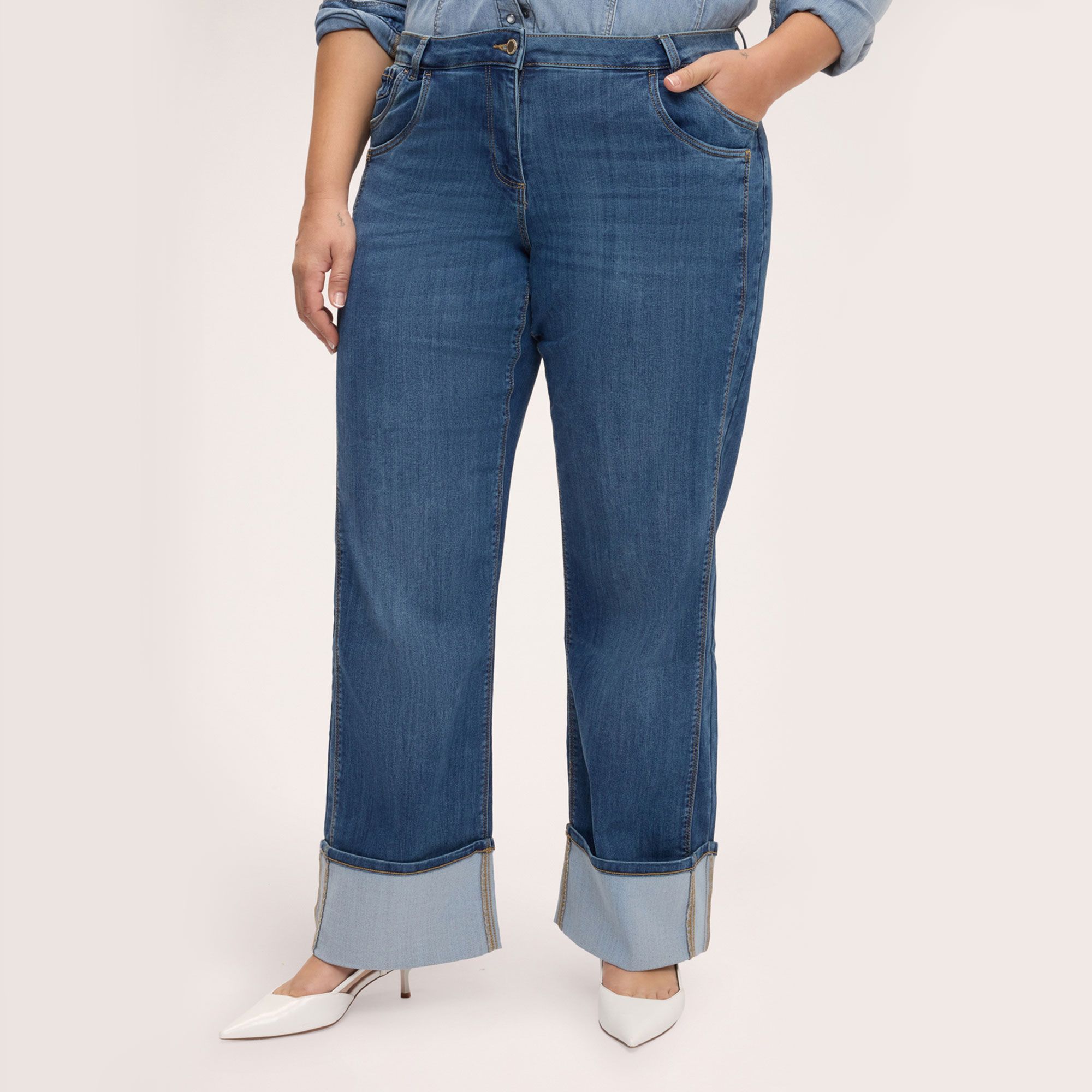 Fiorella Rubino
Jeans straight
a gamba dritta
con doppie tasche