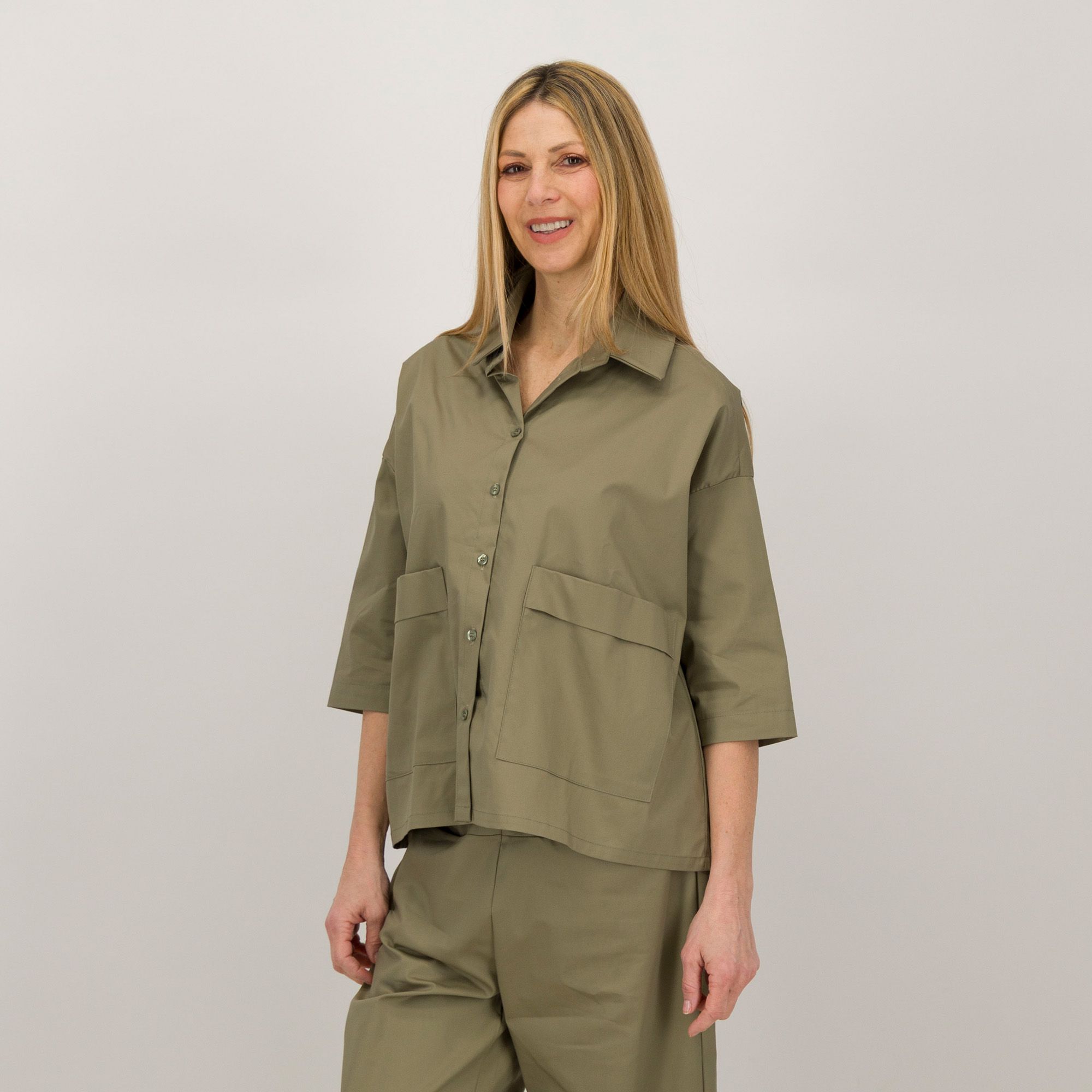 Lucrezia Sciortino
Camicia in raso
misto cotone
stretch